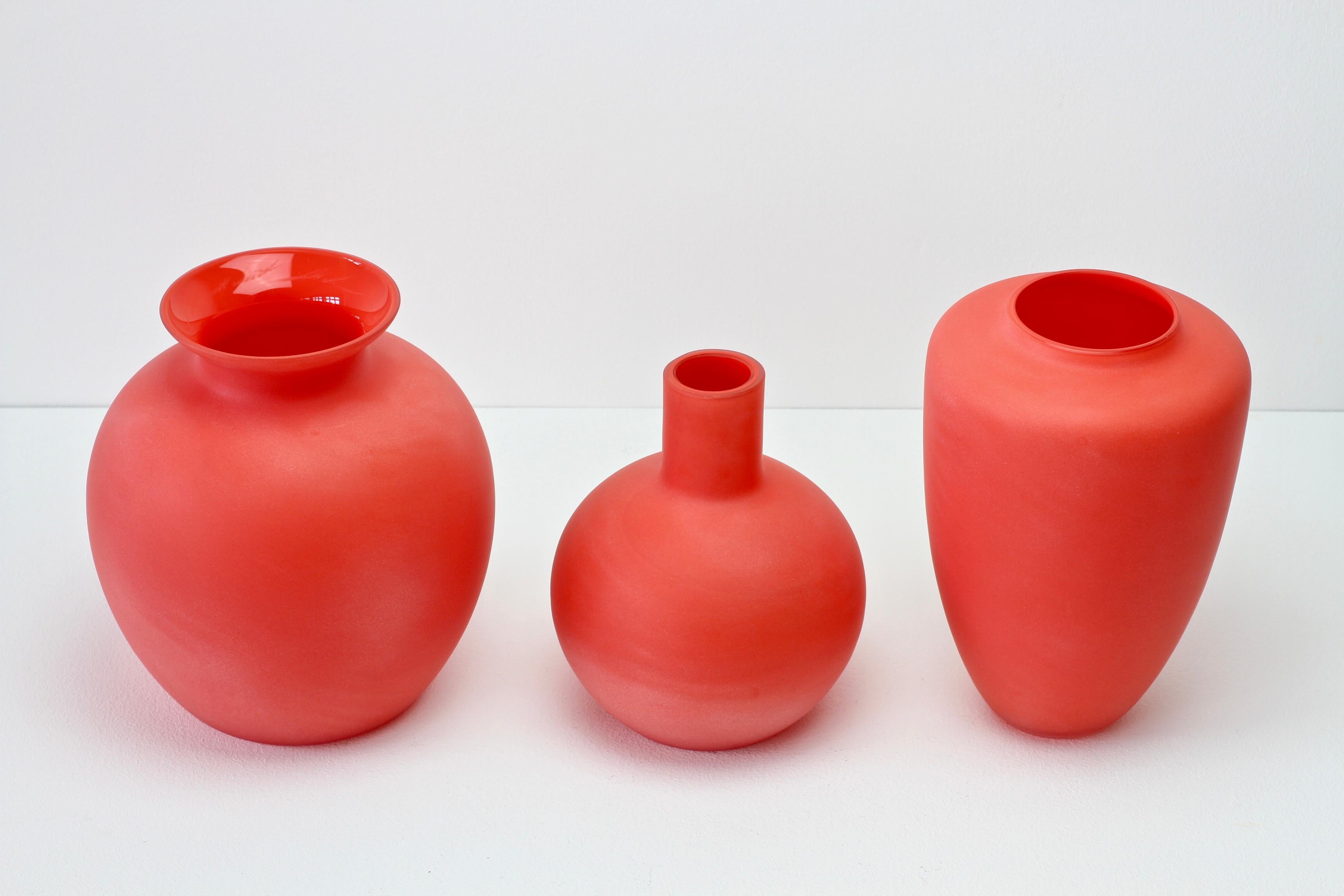Cenedese Midcentury Trio of Vintage Italian Red Satin Matt Murano Glass Vases For Sale 2