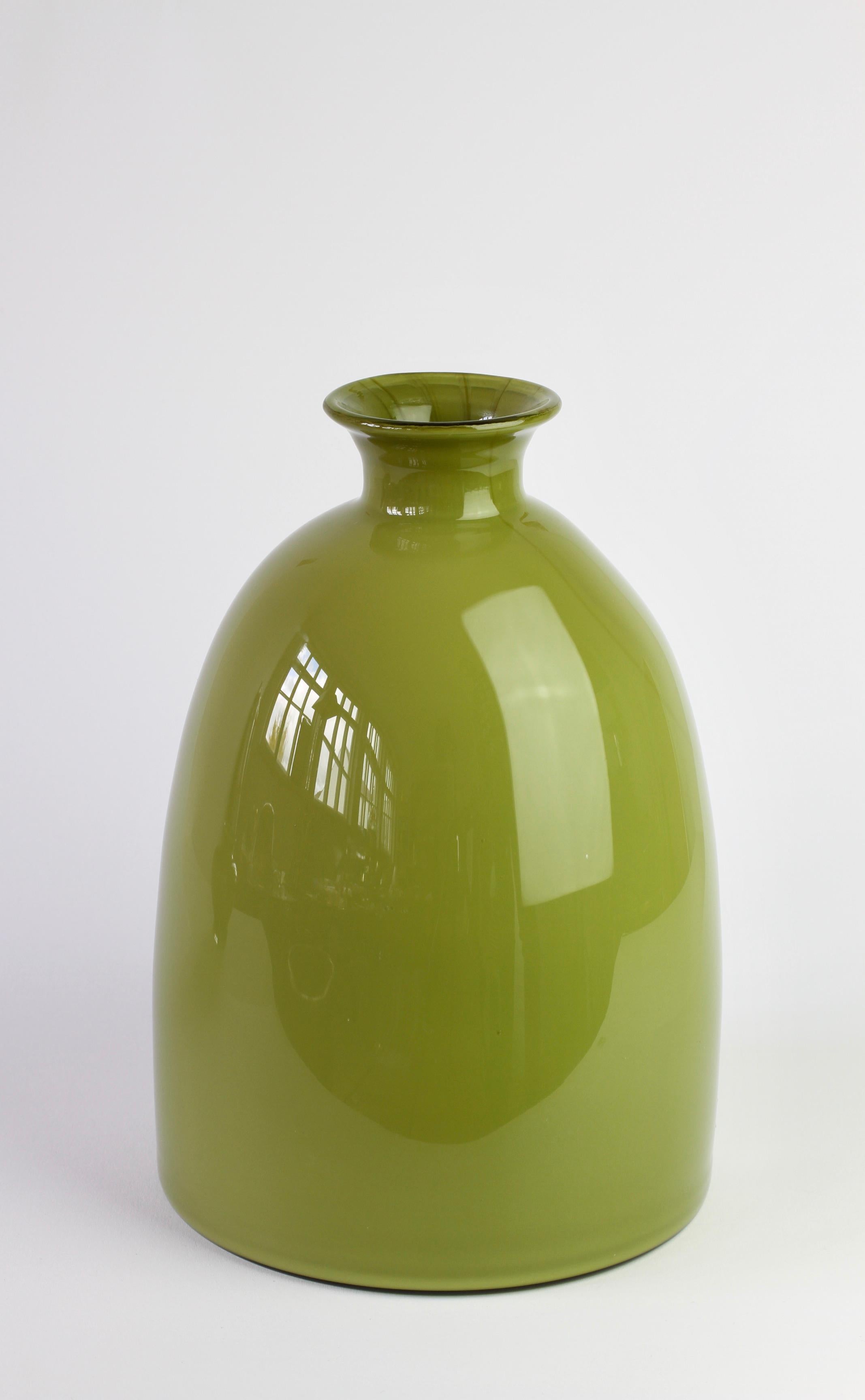 Vase oder Gefäß aus italienischem Muranoglas, Mossgrün, Vintage, Mitte des Jahrhunderts (Italienisch) im Angebot