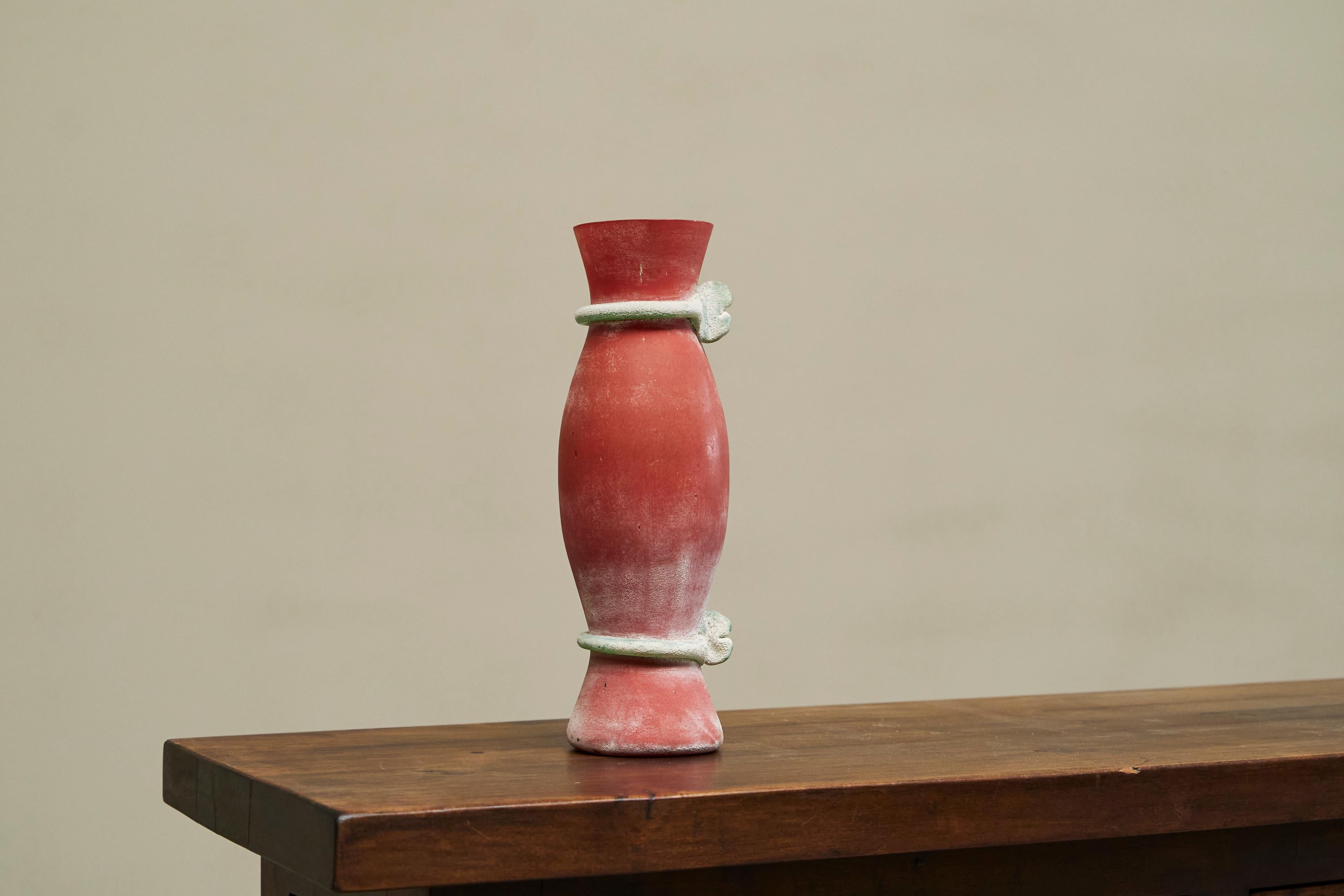 Cenedese Murano Attributed Scavo Vase in Red and Green Italy 1960s For Sale 4