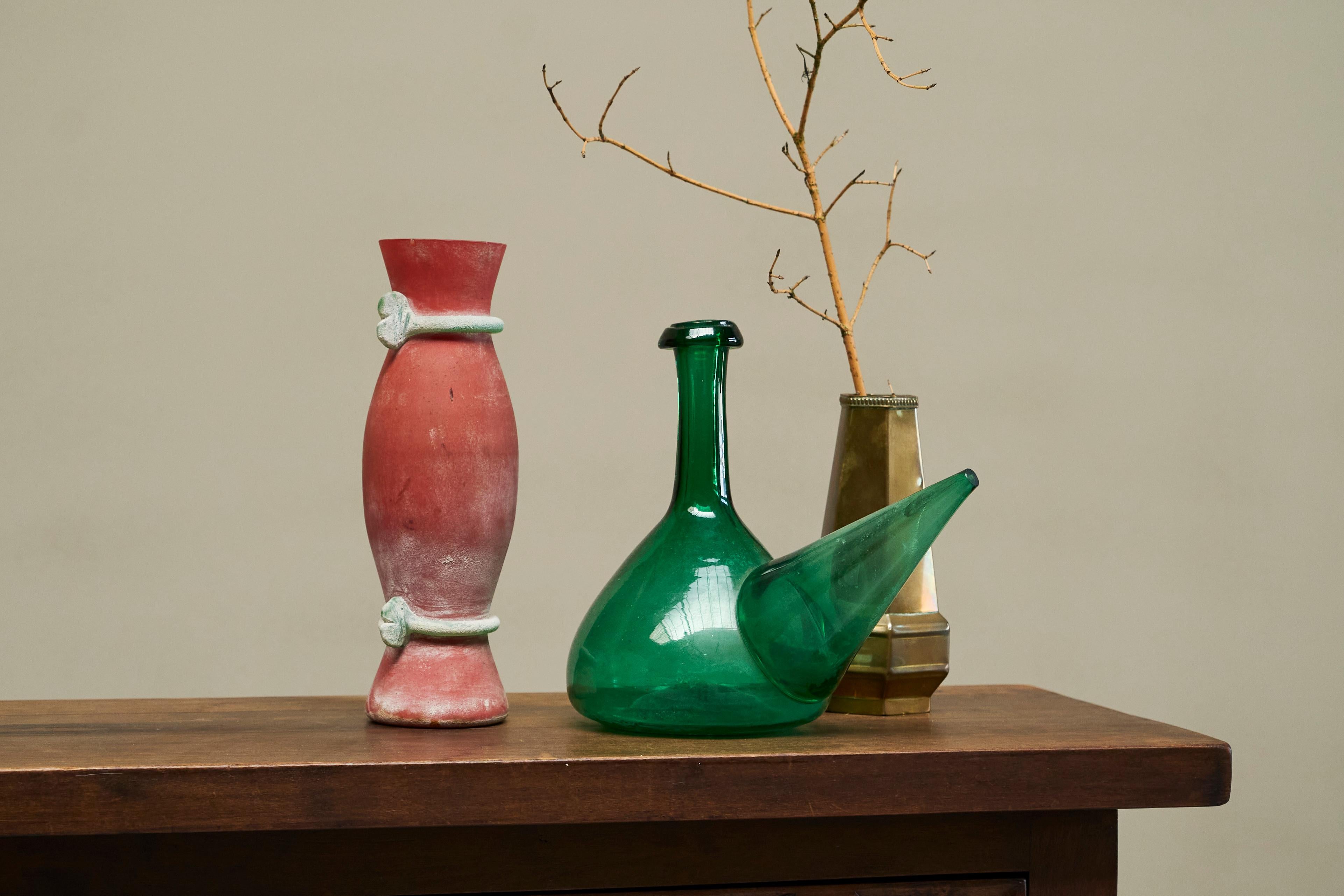 Mid-Century Modern Cenedese Murano Attributed Scavo Vase in Red and Green Italy 1960s For Sale