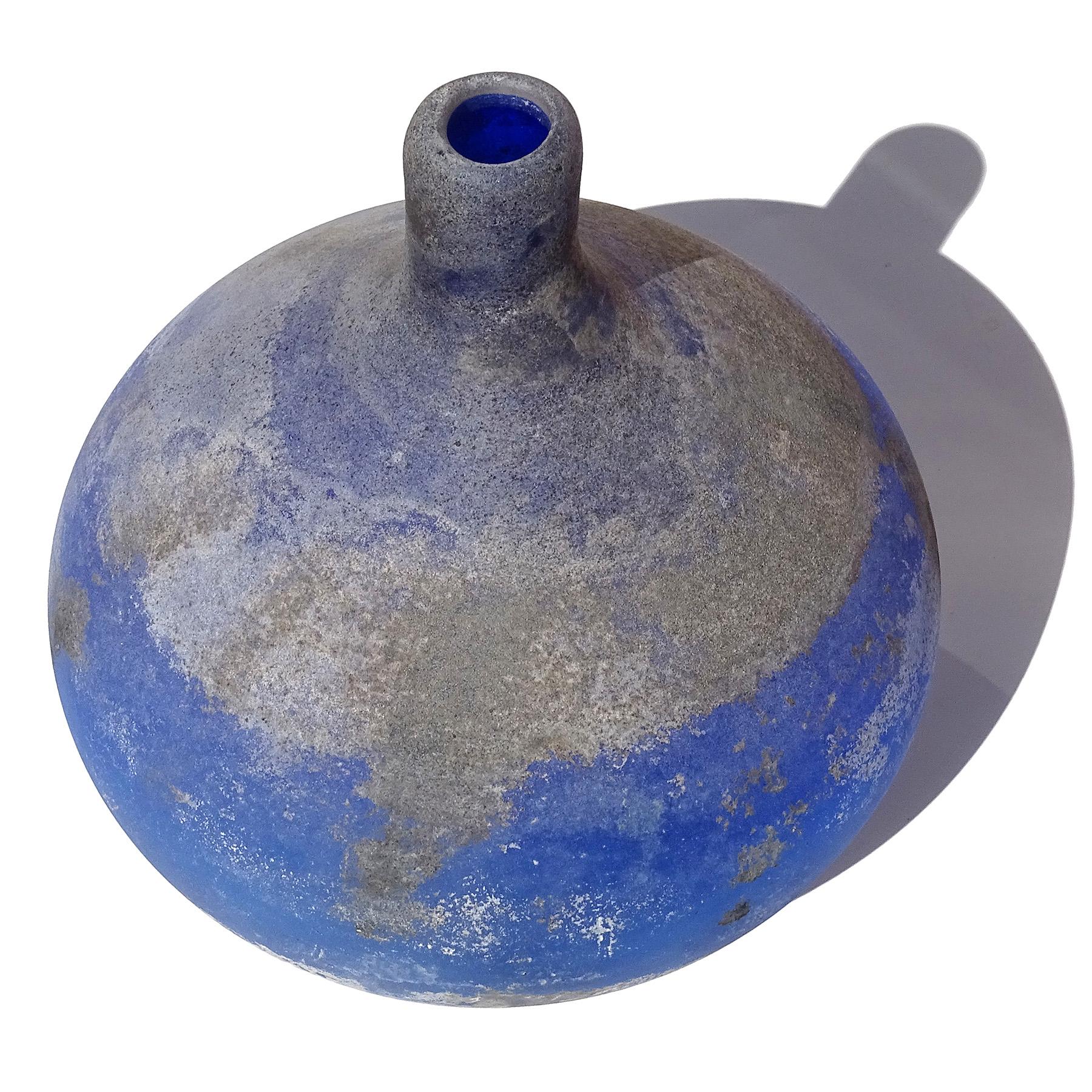 Mid-Century moderno Cenedese Scavo Vaso di fiori in vetro artistico di Murano blu, nero, grigio e con trama a scavo
