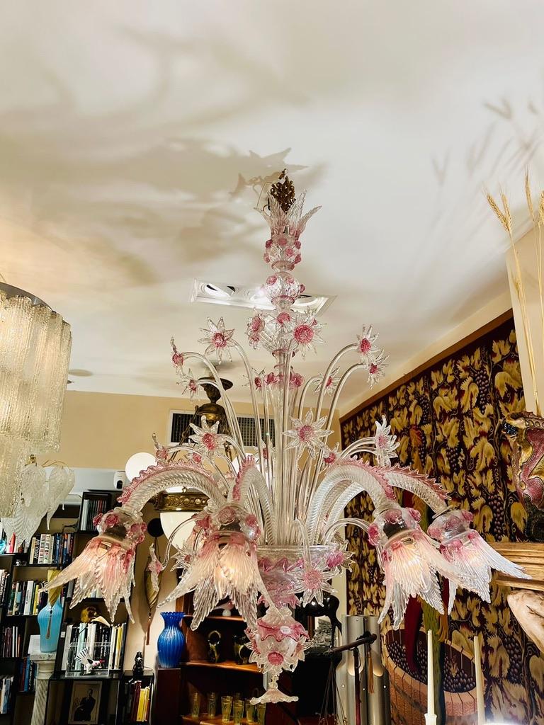 Incredible Cenedese Murano glass pink chandelier like a gardem circa 1940 with flowers.