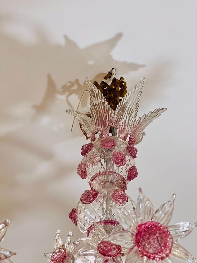 Appliqué Cenedese Murano glass chandelier pink with flowers circa 1940 For Sale
