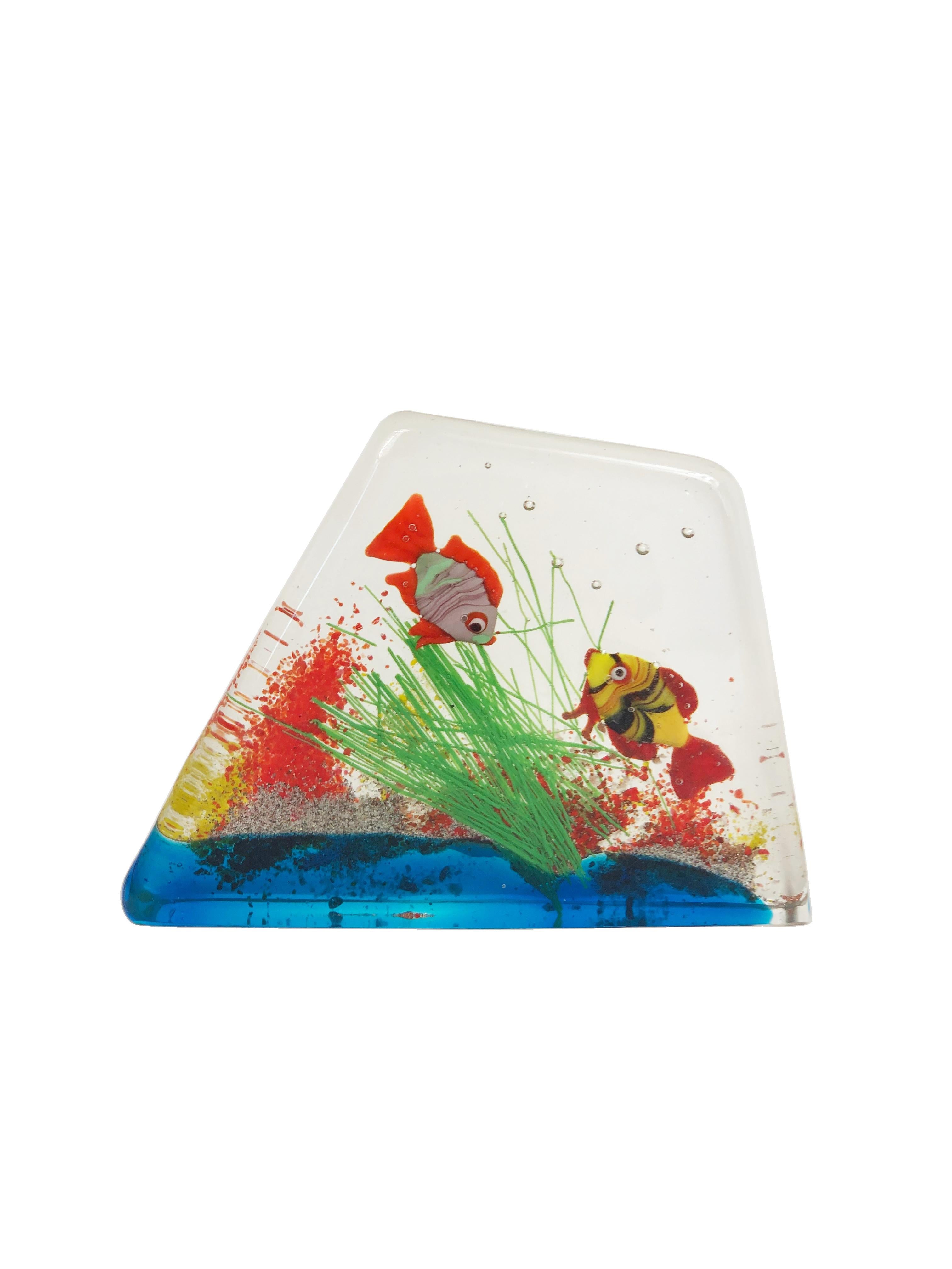 Cenedese Murano Italian Art Glass Two Fishes Aquarium Block In Good Condition For Sale In Rome, IT