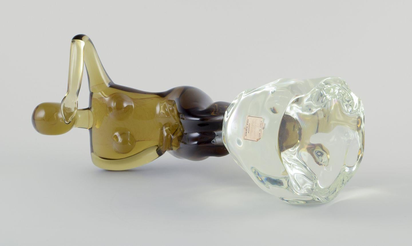 Metà XX secolo Cenedese, Murano, Italia. Grande scultura in vetro artistico. Donna nuda su roccia. in vendita