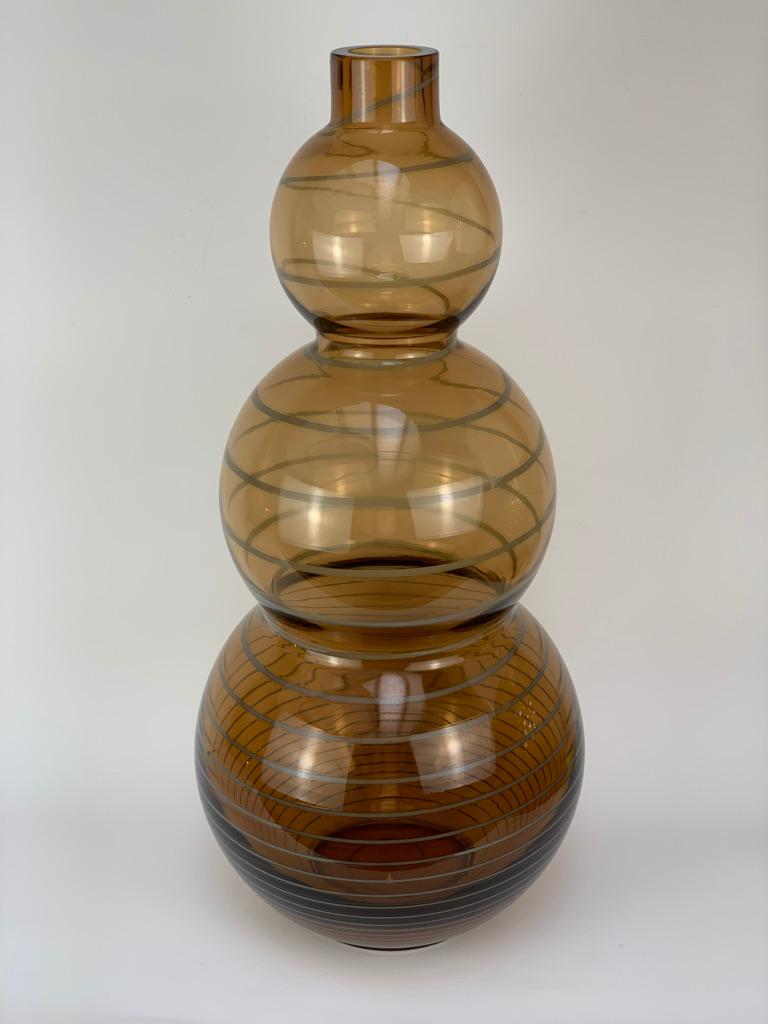 Large Murano brown glass vase with a trefoil shape blown with a spiral in slightly iridescent contrast. This vase, signed with a stamp from Cenedese Manufacure, was made on the early 1960s.