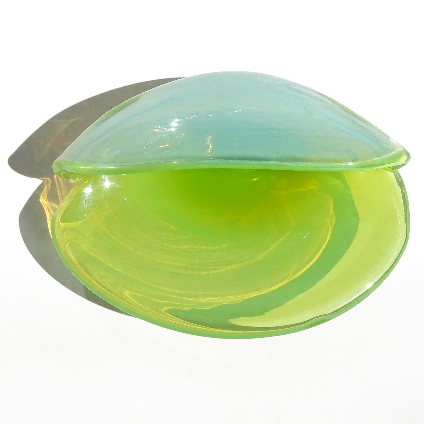 Hand-Crafted Cenedese Murano Opalescent Green White Italian Art Glass Clam Seashell Bowl