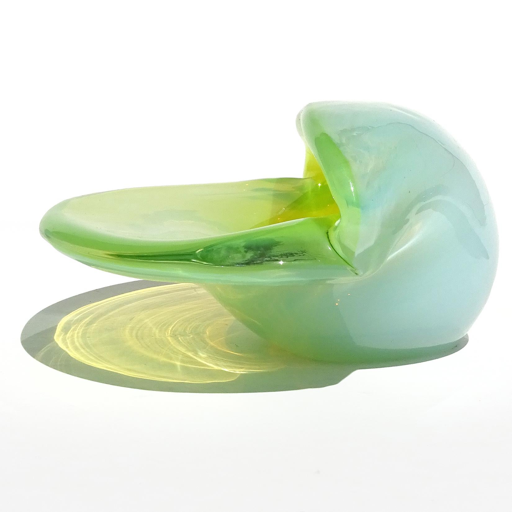 20th Century Cenedese Murano Opalescent Green White Italian Art Glass Clam Seashell Bowl