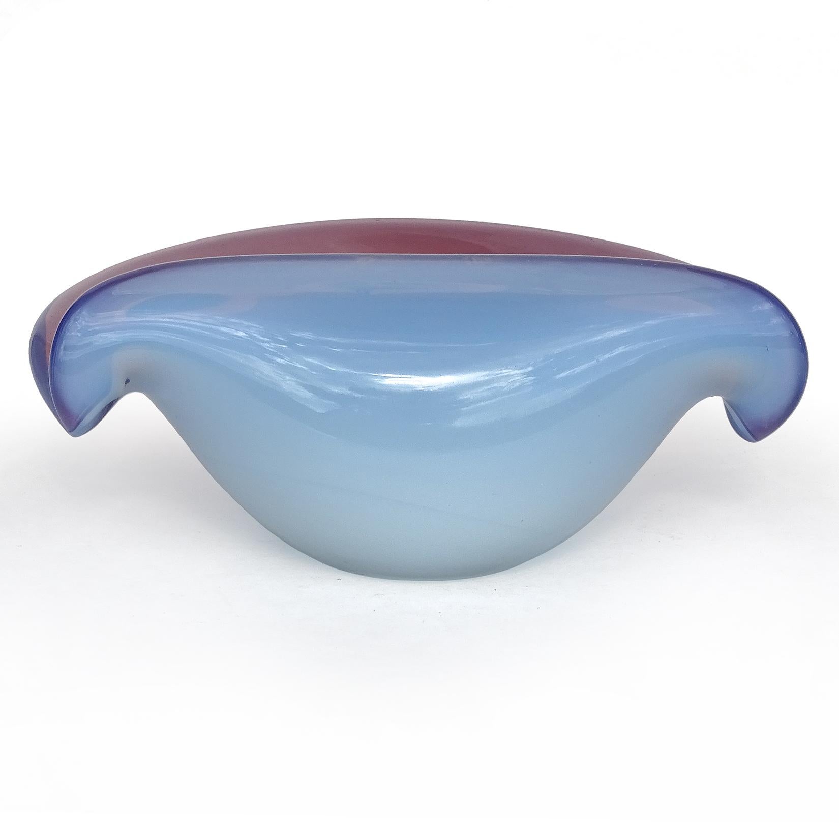 Cenedese Murano Opalescent Purple White Italian Art Glass Clam Seashell Bowl In Good Condition For Sale In Kissimmee, FL