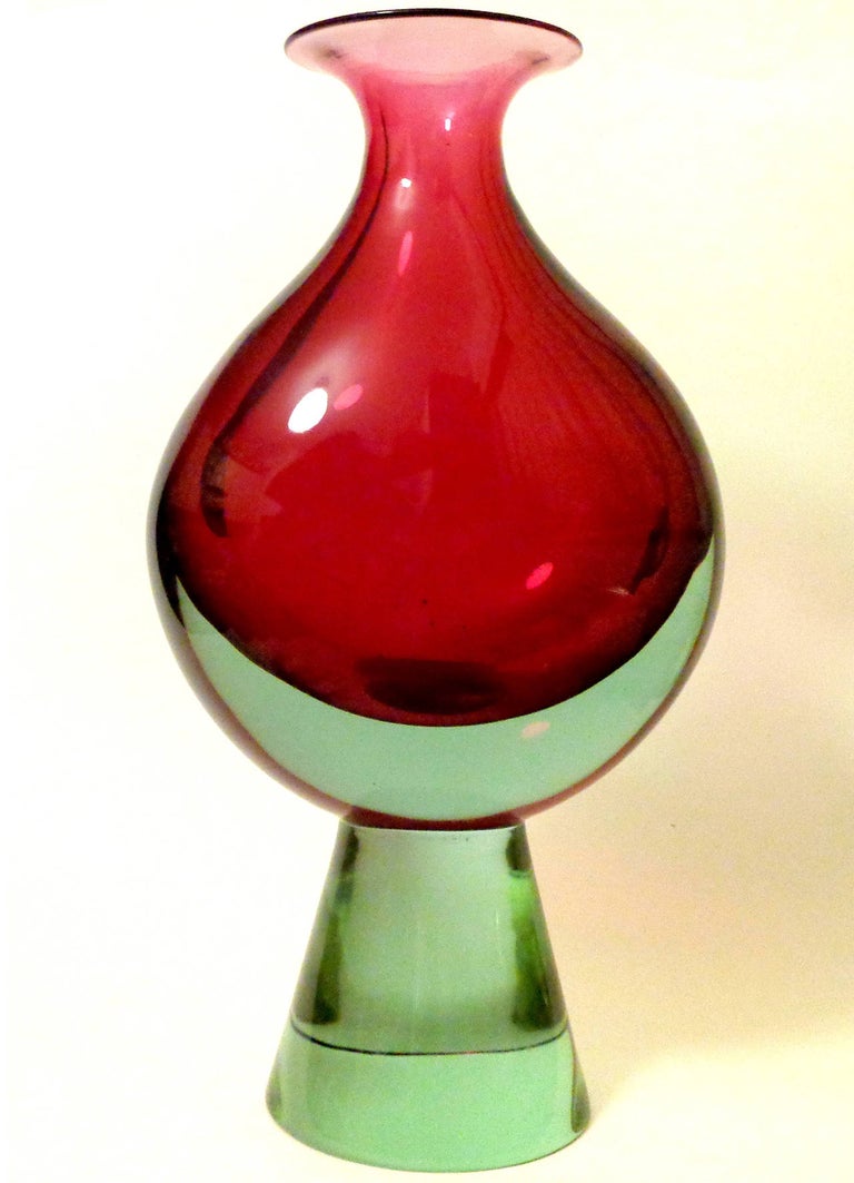 Cenedese Murano Red Purple Alexandrite Italian Art Glass Sculptural Flower Vase In Good Condition For Sale In Kissimmee, FL