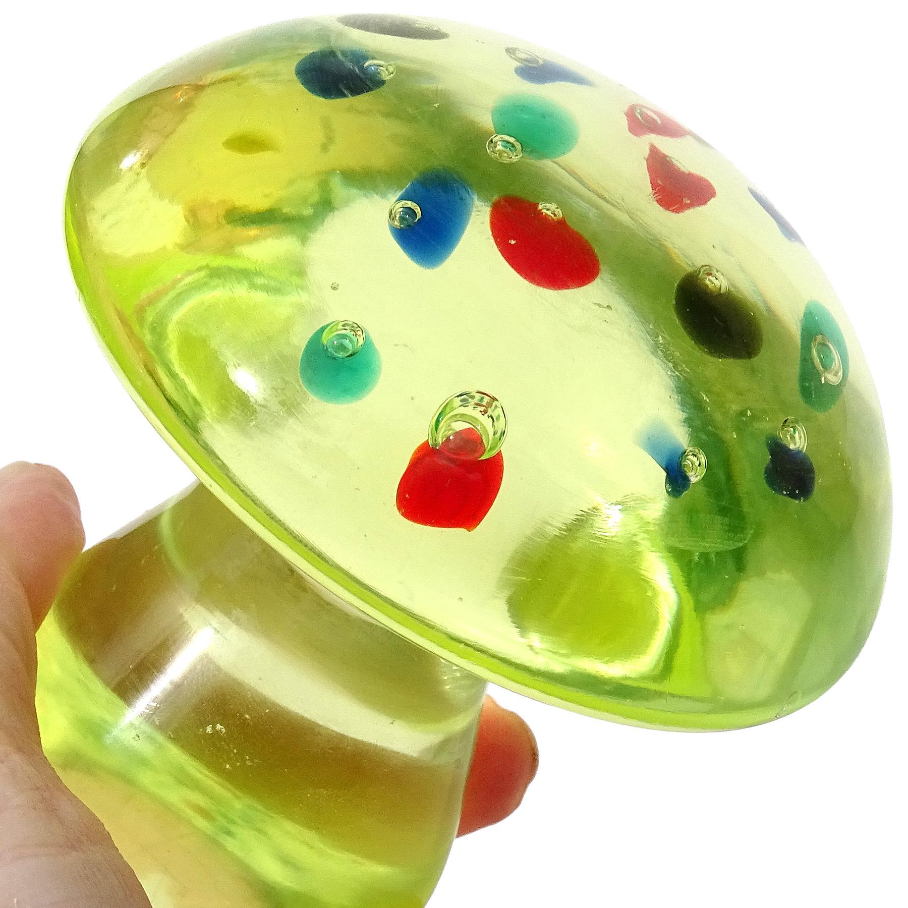 Hand-Crafted Cenedese Murano Sommerso Glowing Uranium Green Art Glass Mushroom Paperweight For Sale