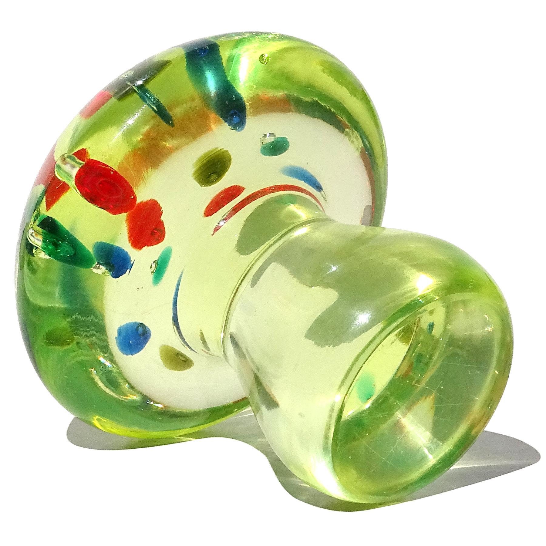 Cenedese Murano Sommerso Glowing Uranium Green Art Glass Mushroom Paperweight For Sale 1