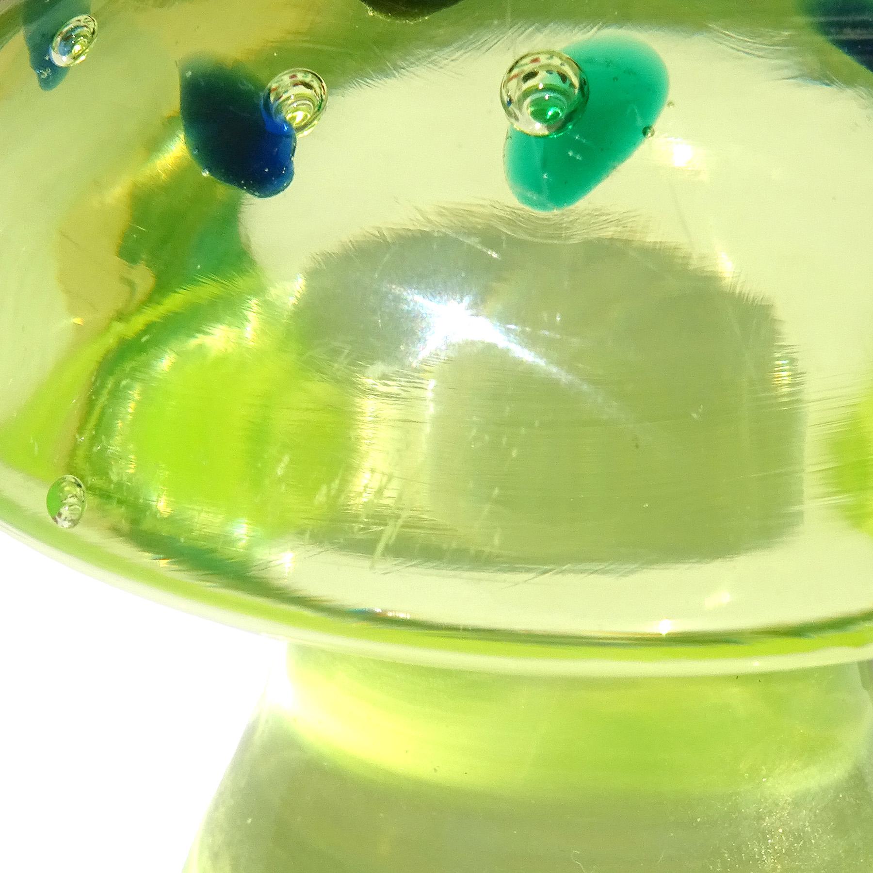 Cenedese Murano Sommerso Glowing Uranium Green Art Glass Mushroom Paperweight In Good Condition In Kissimmee, FL