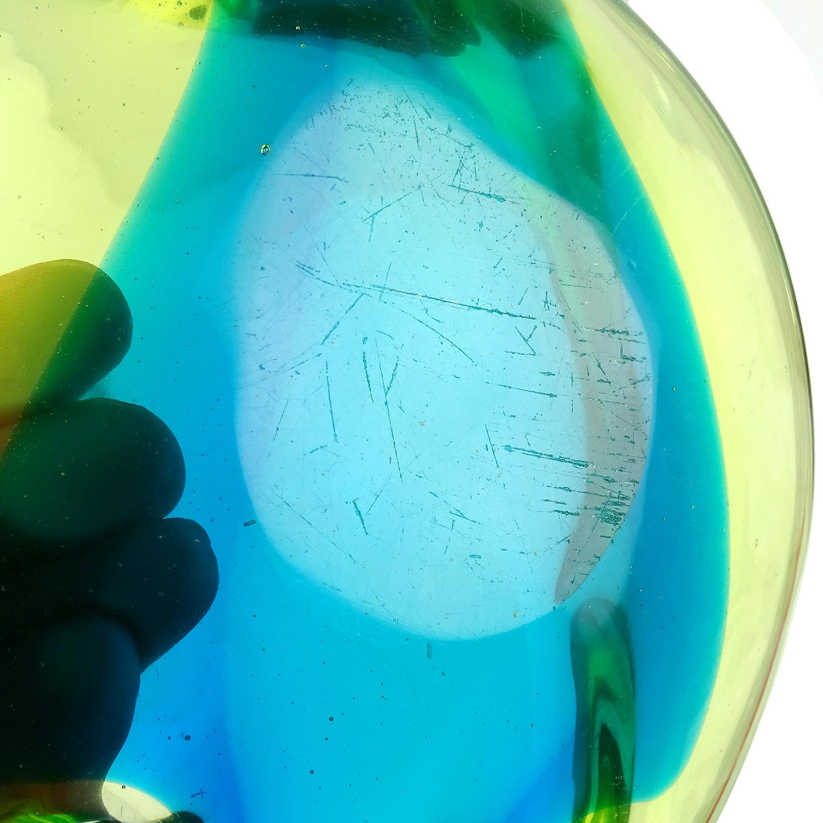 Cenedese Murano Sommerso Uranium Blue Yellow Green Italian Art Glass Bird Bowl For Sale 2