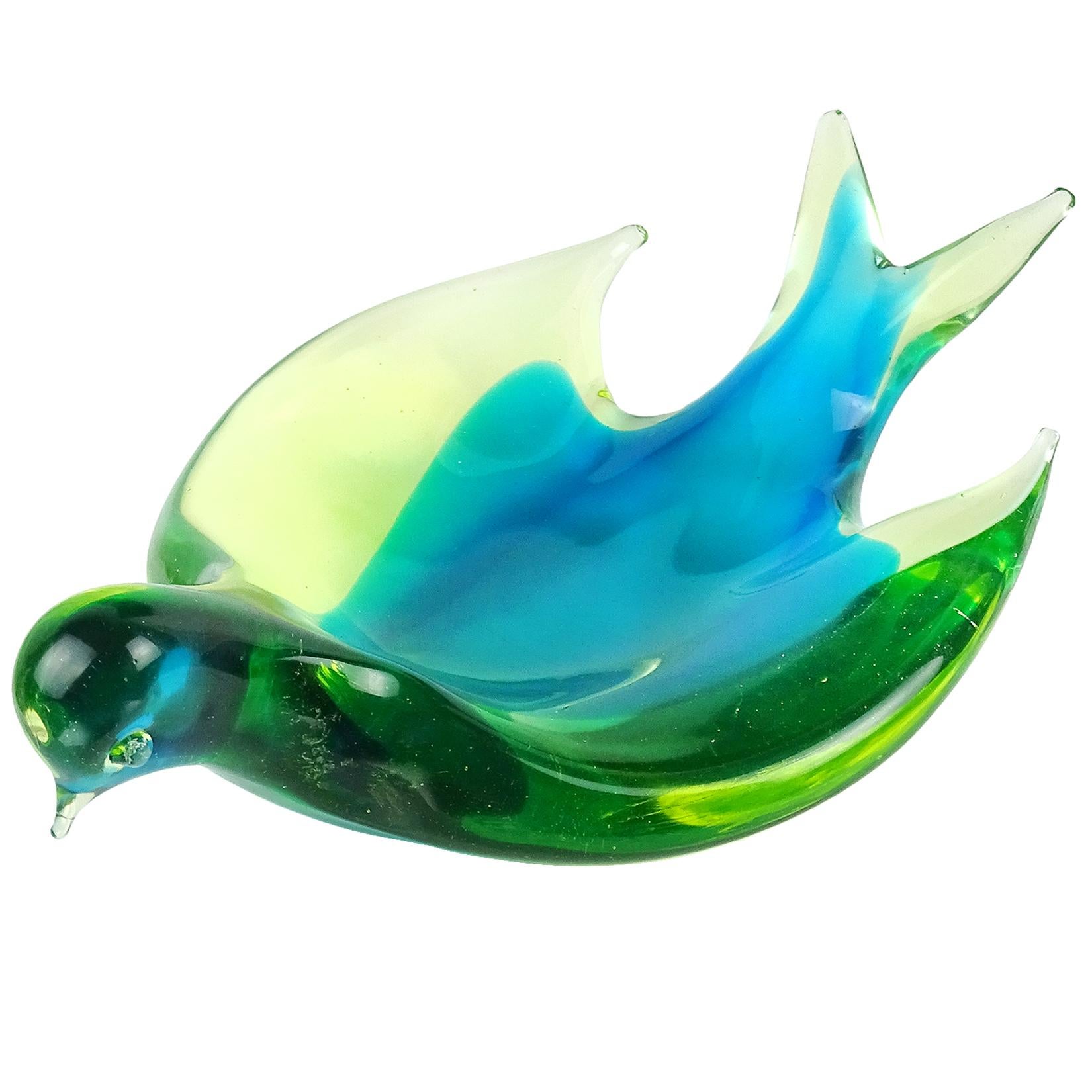 Bol oiseau en verre d'art italien Sommerso bleu, jaune et vert de Murano de Cenedese