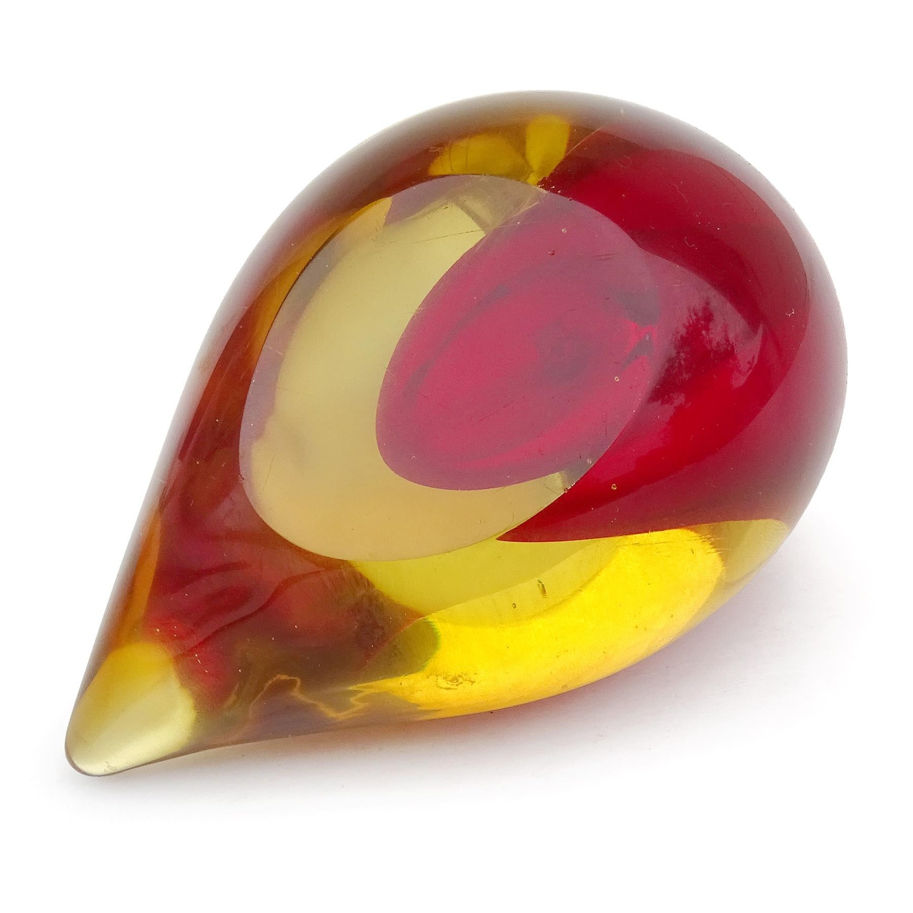 Cenedese Murano Sommerso Yellow Orange Red Italian Art Glass Baby Bird Figurine In Good Condition In Kissimmee, FL