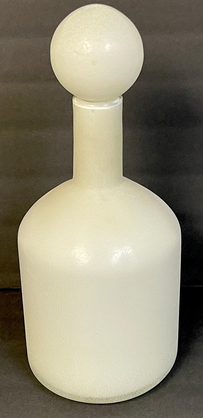 Cenedese Murano White-Scavo Decanter Bottle with Ball Stopper In Good Condition For Sale In West Palm Beach, FL