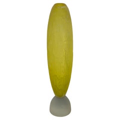 Cenedese Murano-Vase aus gelbem, strukturiertem Kunstglas auf mattiertem Sockel