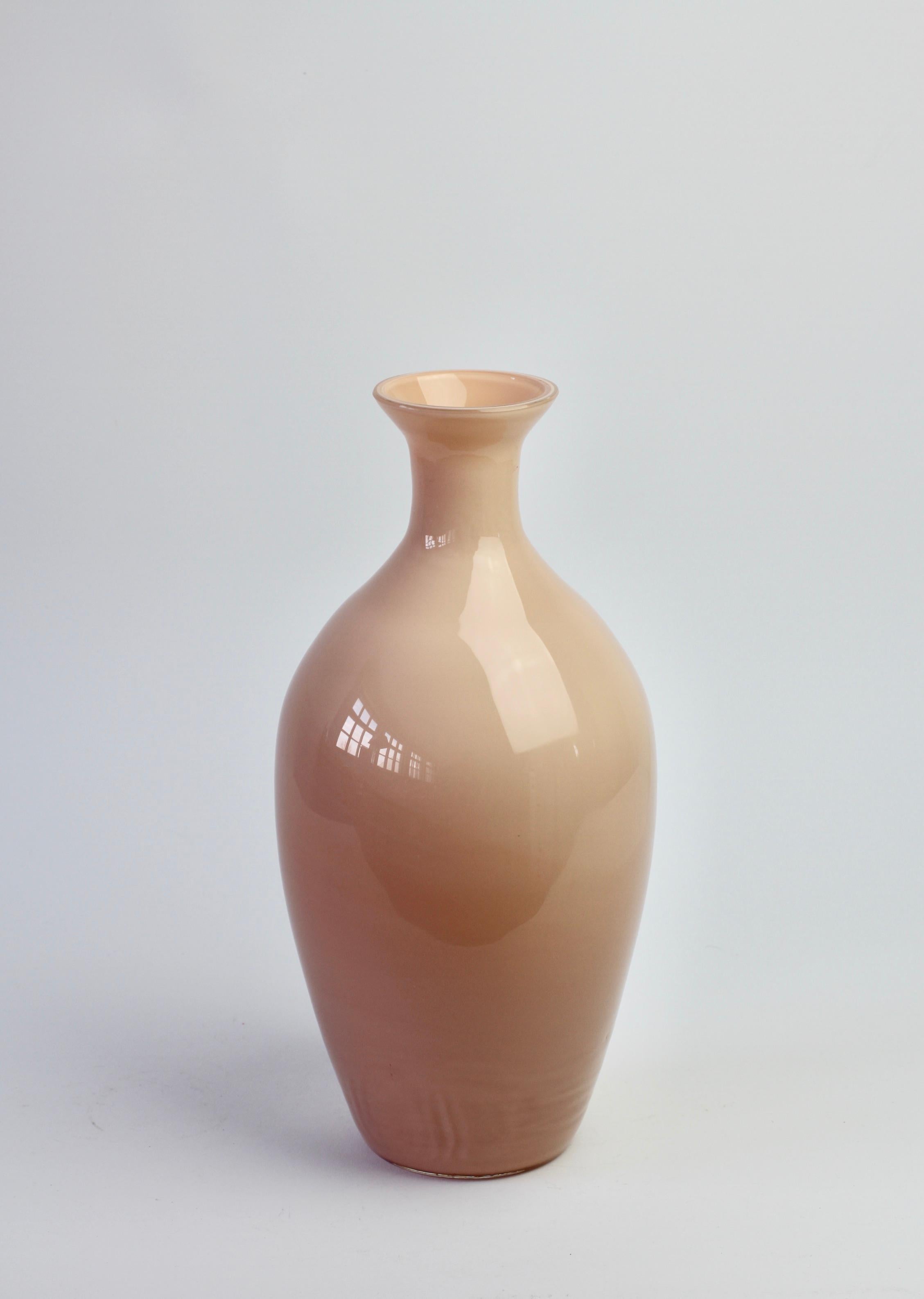 Vase aus italienischem Murano-Kunstglas, Nude-Rosa, Mid-Century (Moderne der Mitte des Jahrhunderts) im Angebot