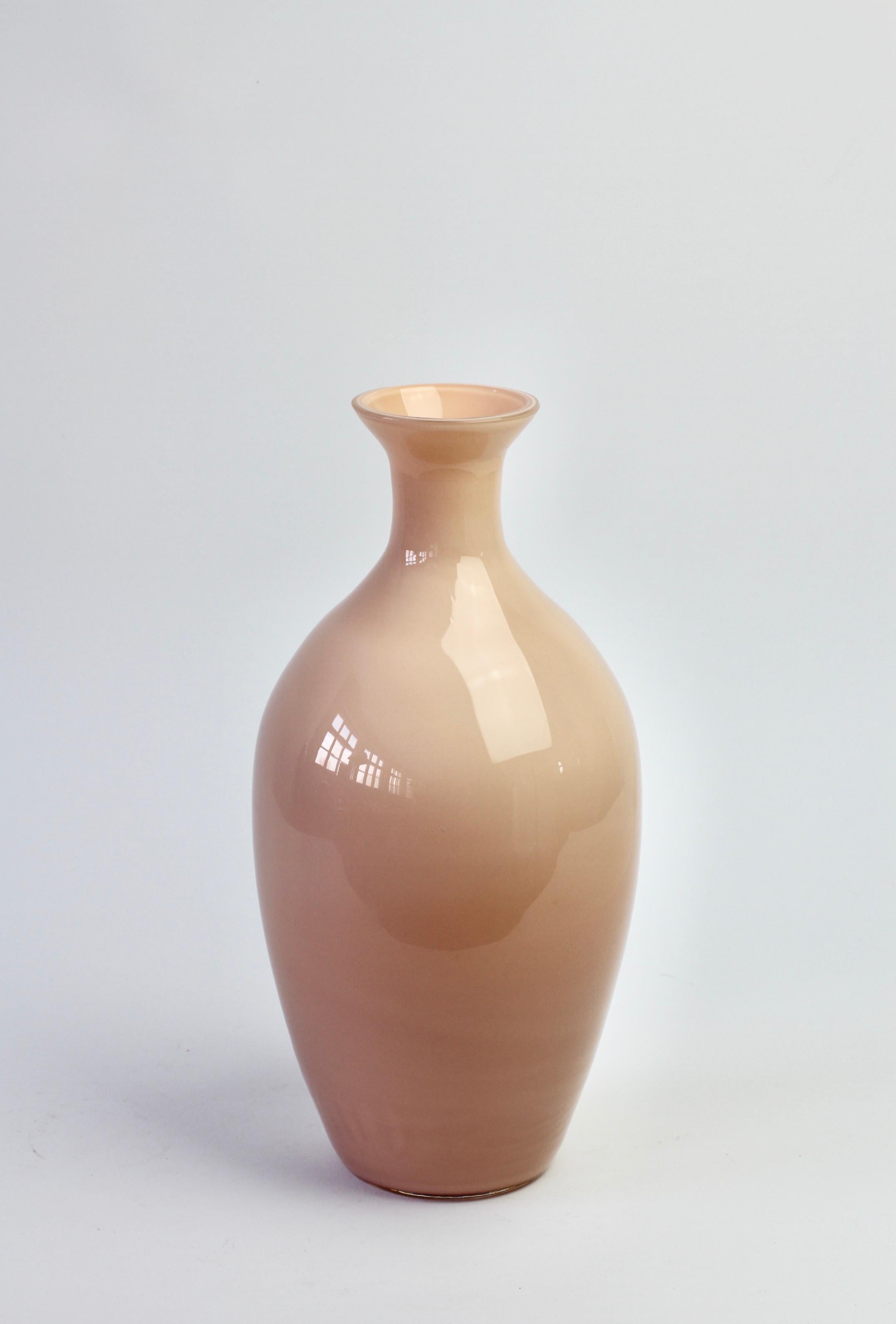 Vase aus italienischem Murano-Kunstglas, Nude-Rosa, Mid-Century (Italienisch) im Angebot