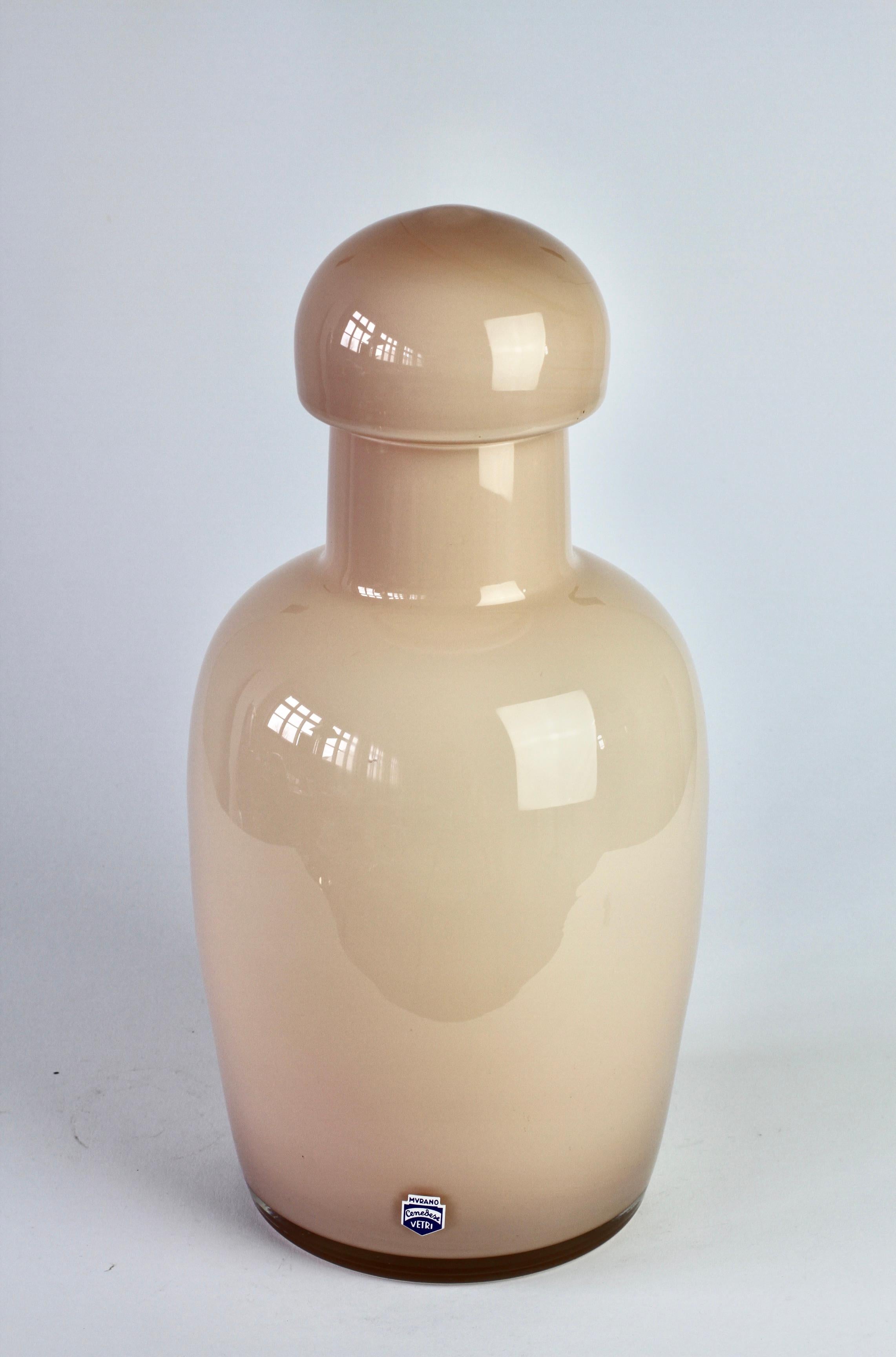 Vase oder Urne aus italienischem Murano-Kunstglas, Nude-Rosa, Vintage, Mitte des Jahrhunderts (20. Jahrhundert) im Angebot