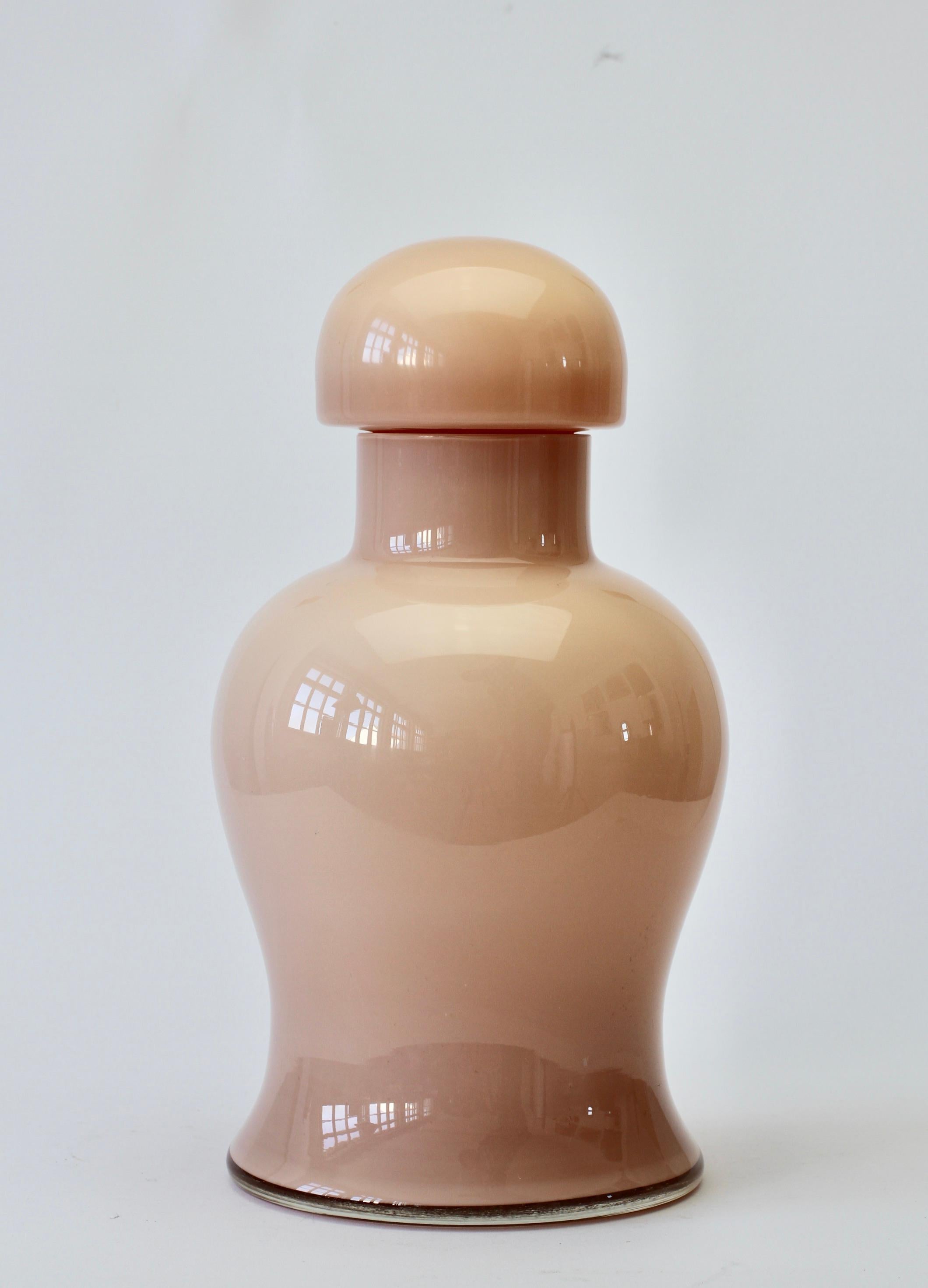 Vase oder Urne aus italienischem Murano-Kunstglas, Nude-Rosa, Vintage, Mitte des Jahrhunderts (Moderne der Mitte des Jahrhunderts) im Angebot