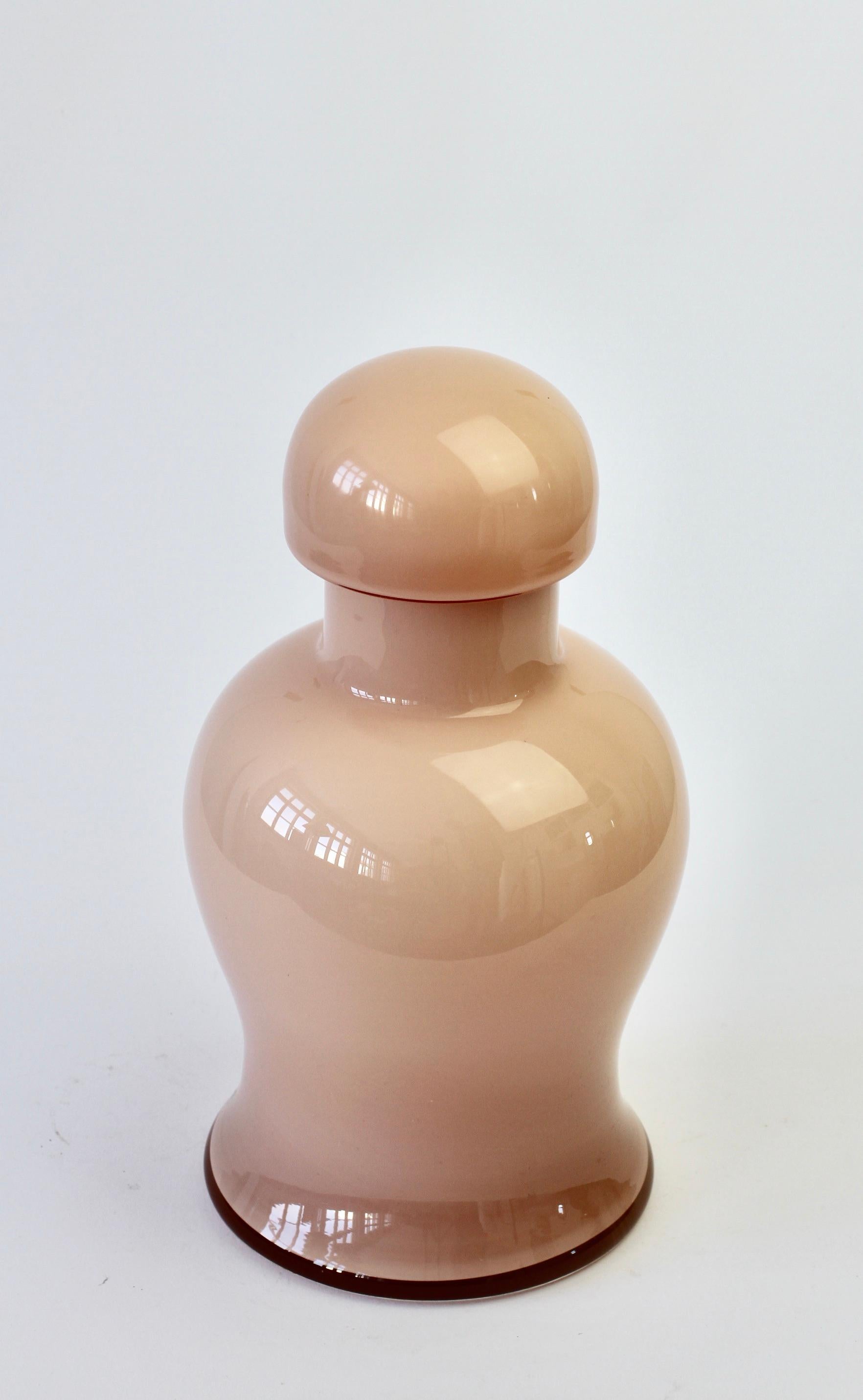 Cenedese Nude Pink Vintage Midcentury Italian Murano Art Glass Vase or Urn In Excellent Condition For Sale In Landau an der Isar, Bayern