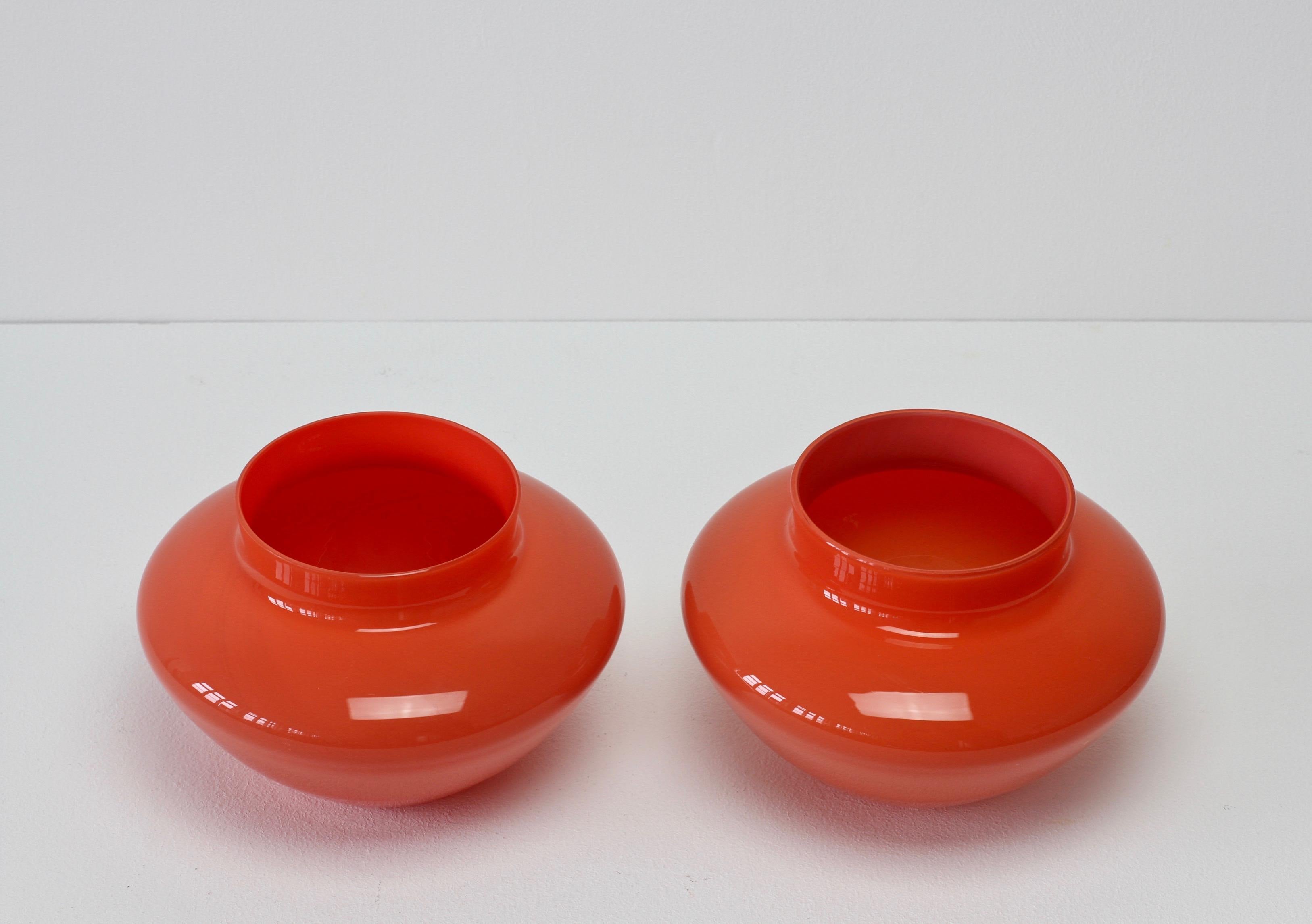 Paar italienische Schalen oder Vasen aus rotem Muranoglas von Cenedese im Vintage-Stil, um 1967 1