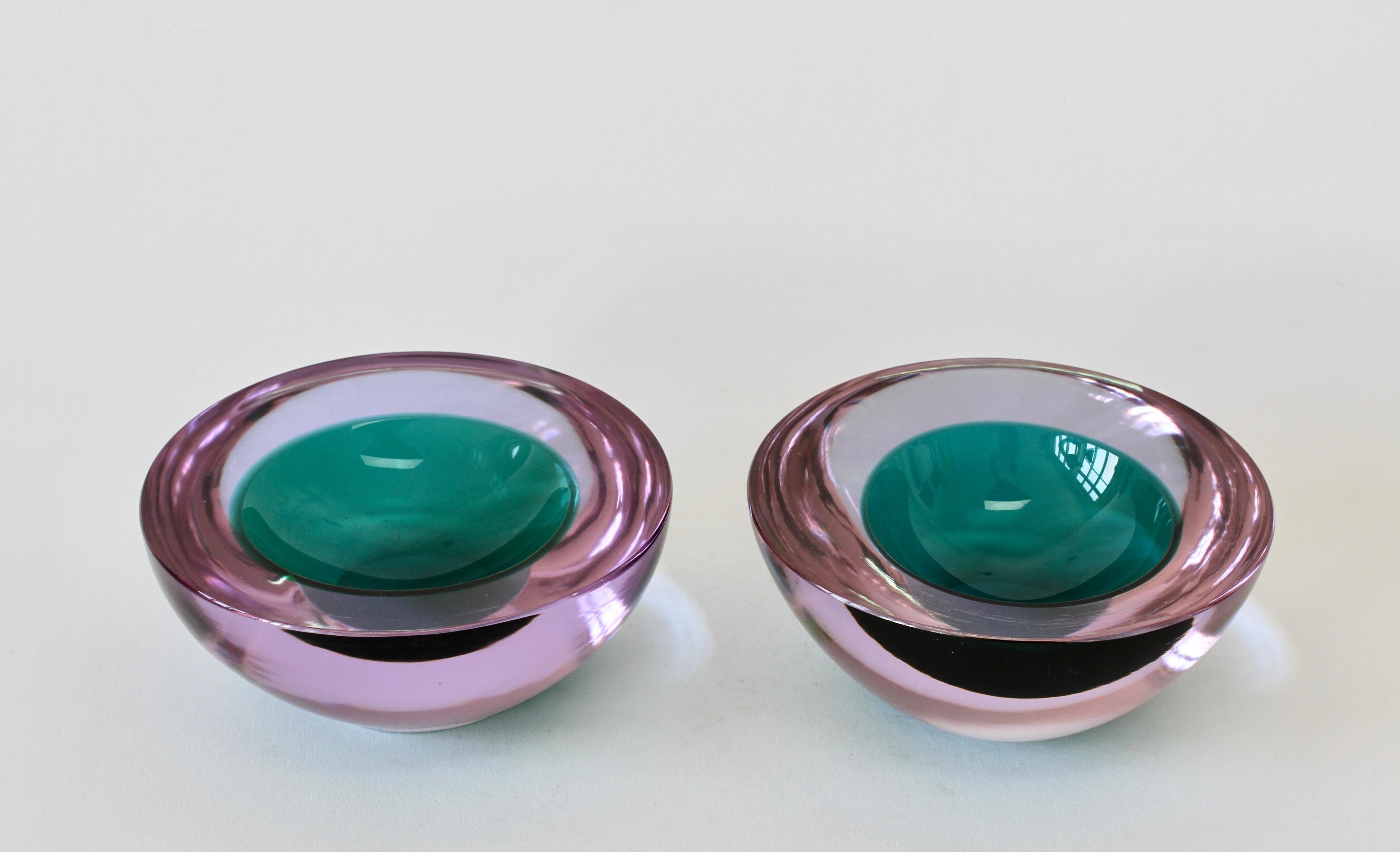 Zwei lila-grüne Sommerso-Muranoglasschalen, Schale oder Aschenbecher von Denedese (Italienisch) im Angebot