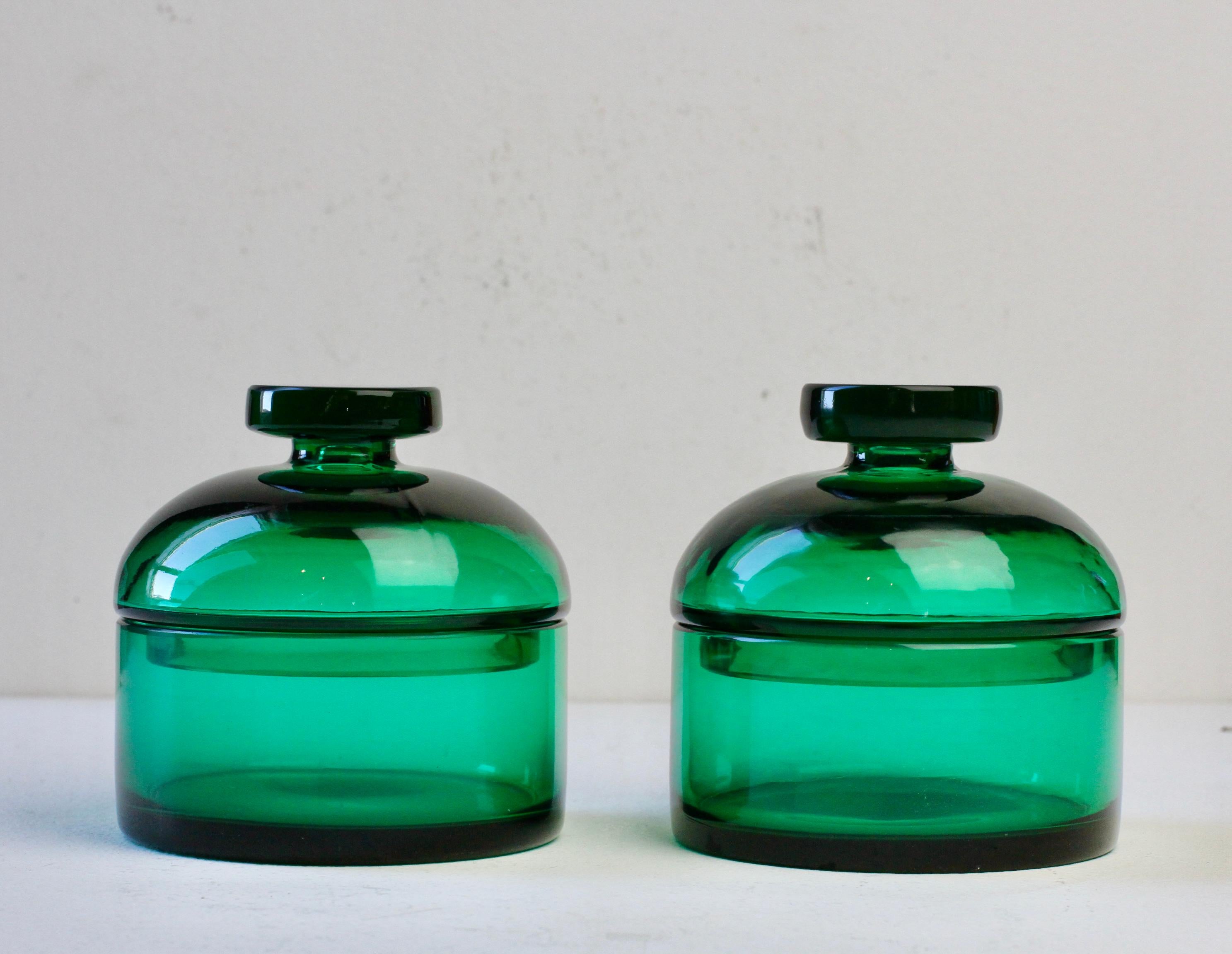 Mid-Century moderno Cenedese Coppia di barattoli con coperchio in vetro di Murano verde della metà del secolo in vendita