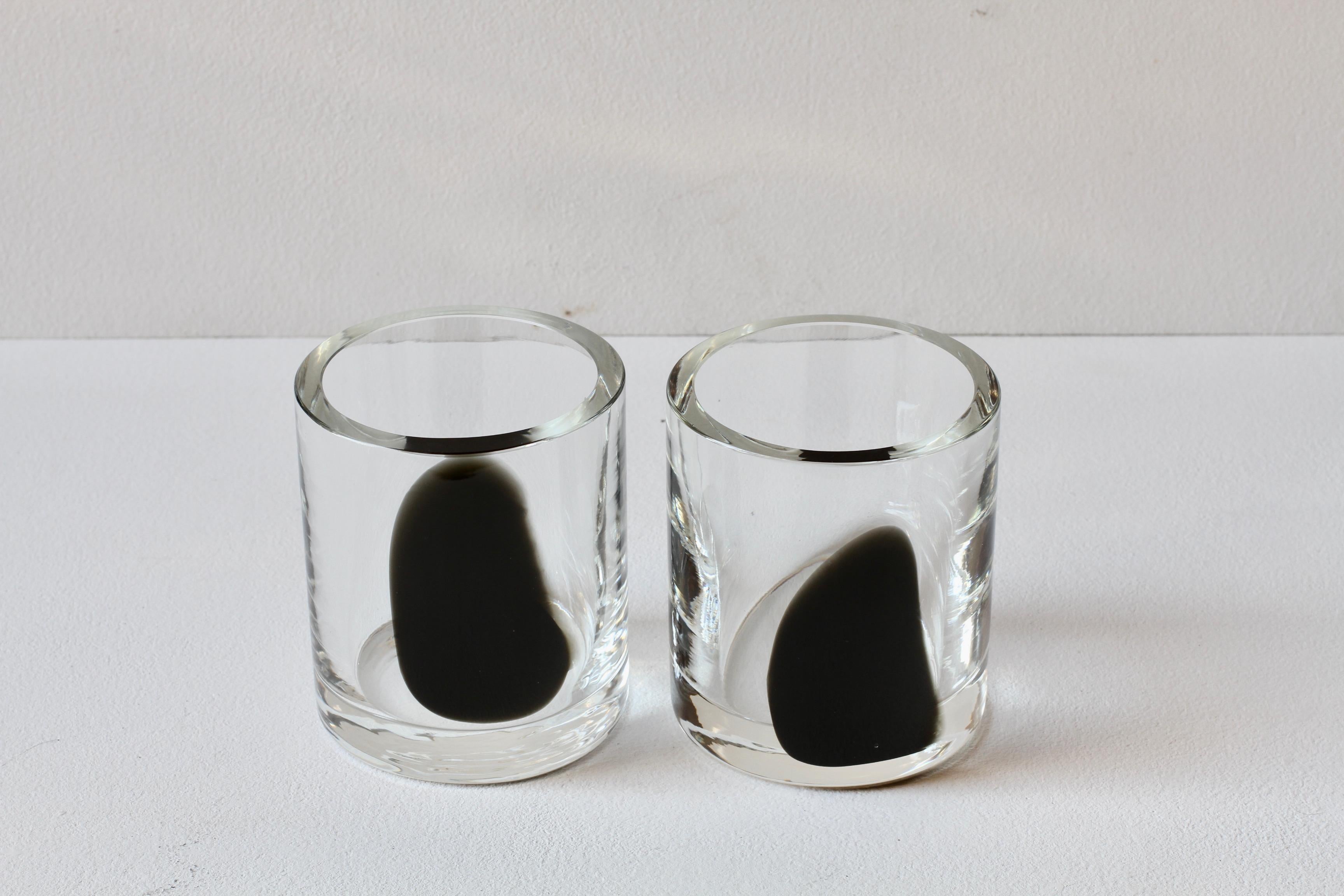 Cenedese Paar runde italienische Vasen aus schwarzem und klarem Murano-Glas aus der Mitte der 1970er Jahre im Angebot 3