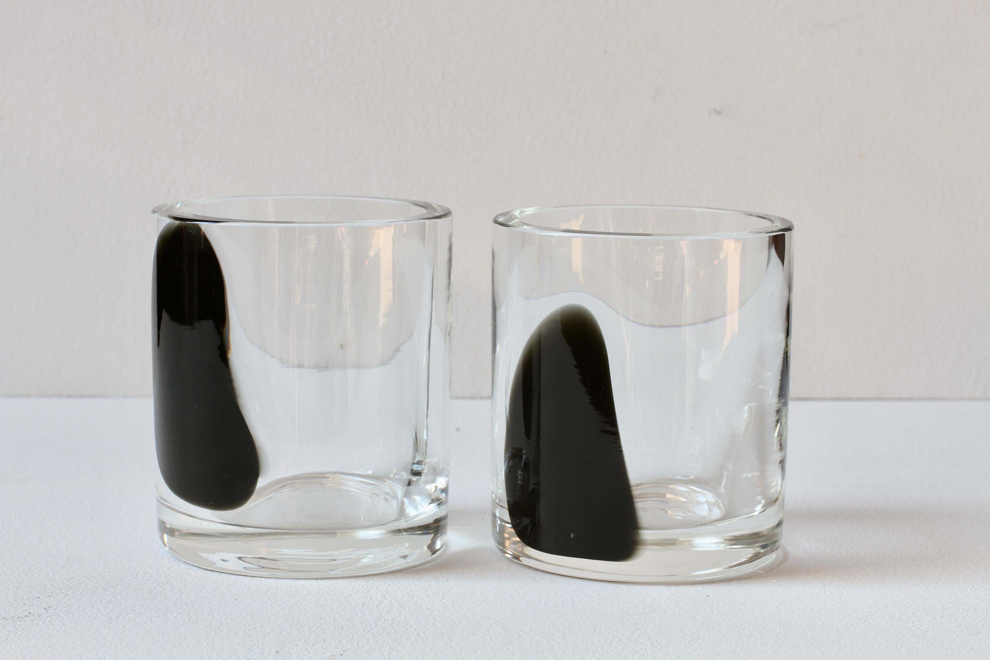 Cenedese Paar runde italienische Vasen aus schwarzem und klarem Murano-Glas aus der Mitte der 1970er Jahre (Italienisch) im Angebot