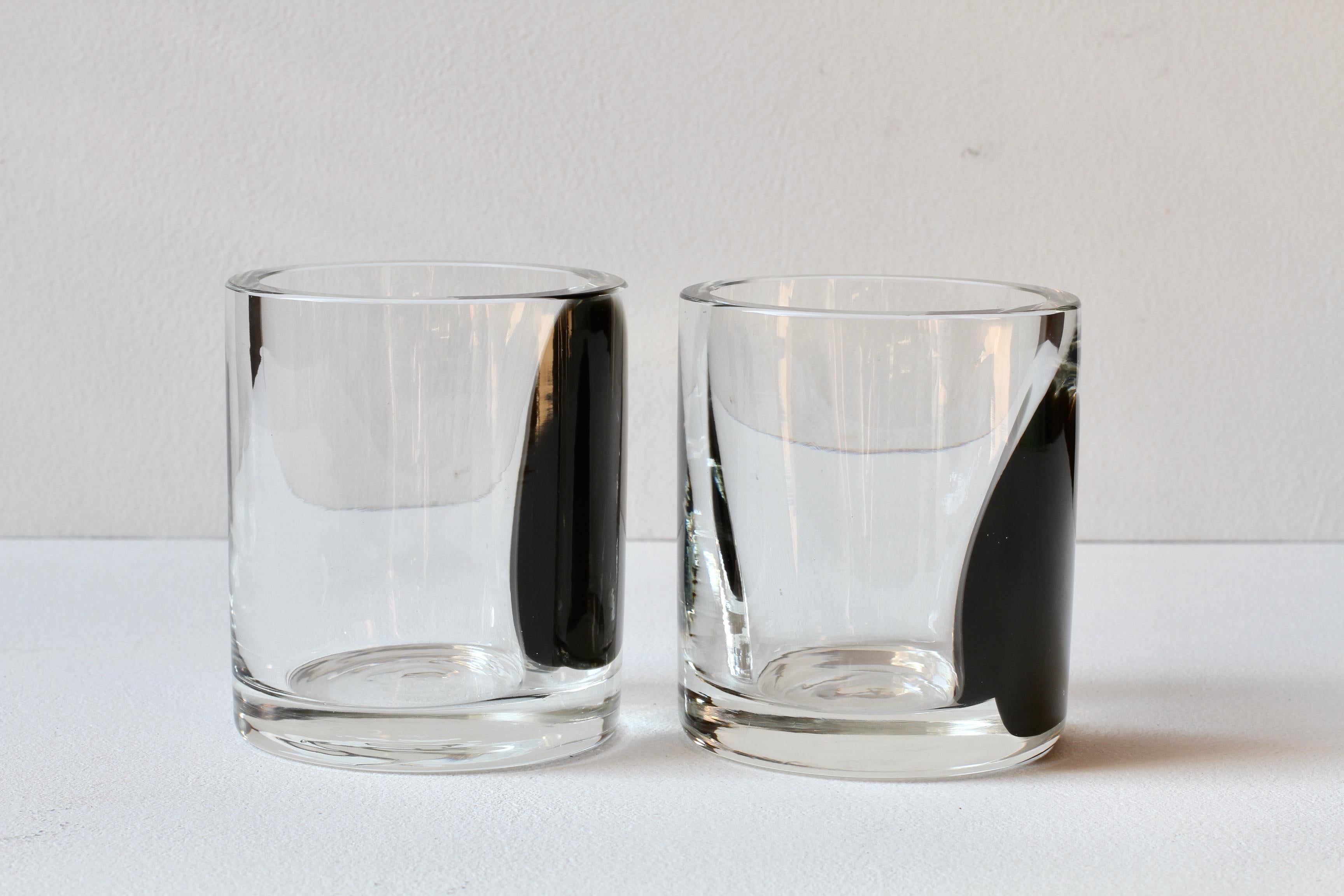 Cenedese Paar runde italienische Vasen aus schwarzem und klarem Murano-Glas aus der Mitte der 1970er Jahre im Angebot 1
