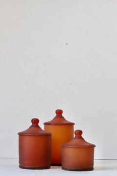Seltenes Trio aus Cenedese: Apothekergläser aus „Corroso“-Bernsteinglas mit Deckel, Murano, Italien