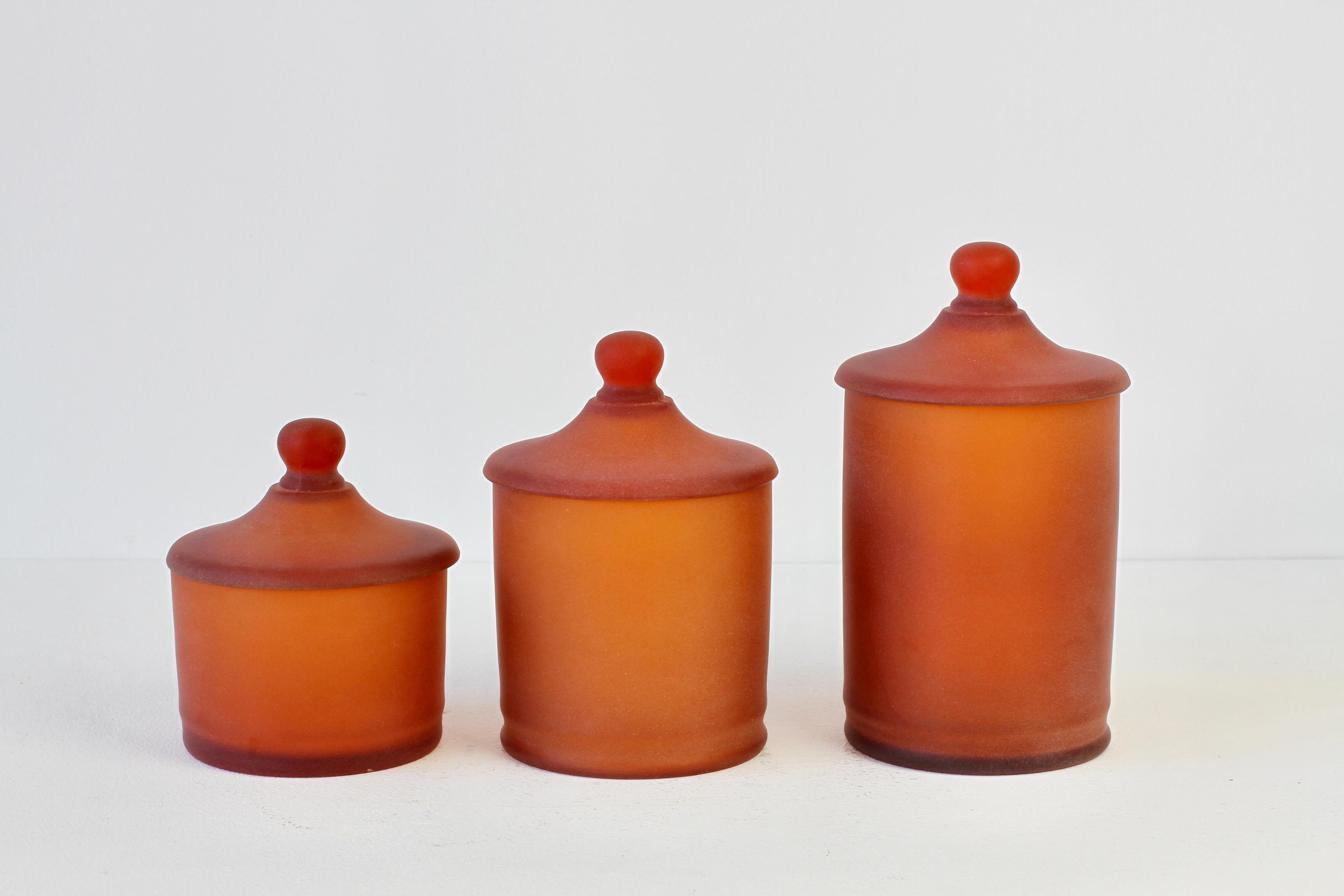 20ième siècle Trio rare de pots d'apothicaire à couvercle en verre ambré « Corroso » de Cenedese, Murano, Italie en vente