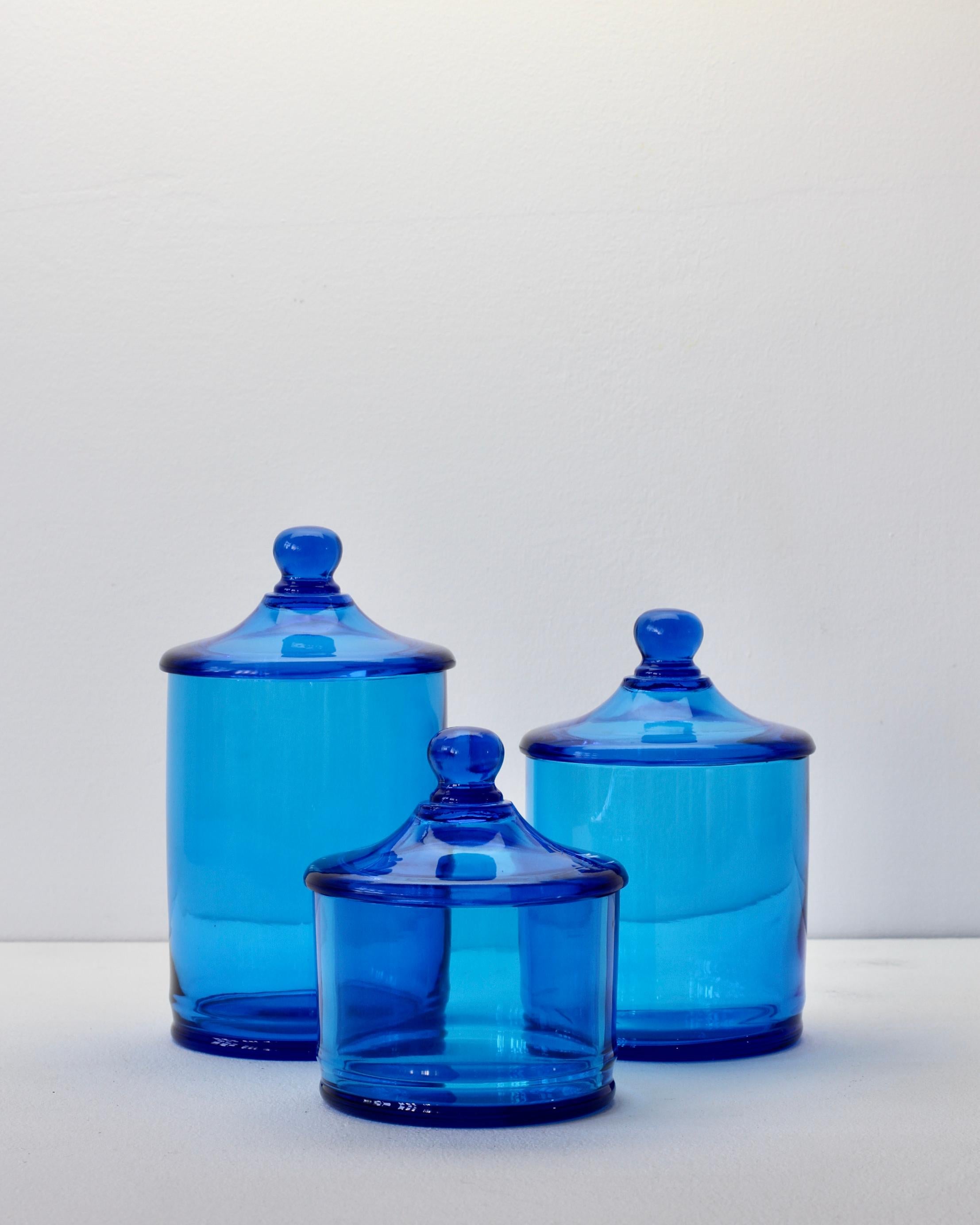 Cenedese Rare Vintage Trio von blauem Glas Apotheke Deckel Jars Murano Italien (Moderne der Mitte des Jahrhunderts) im Angebot