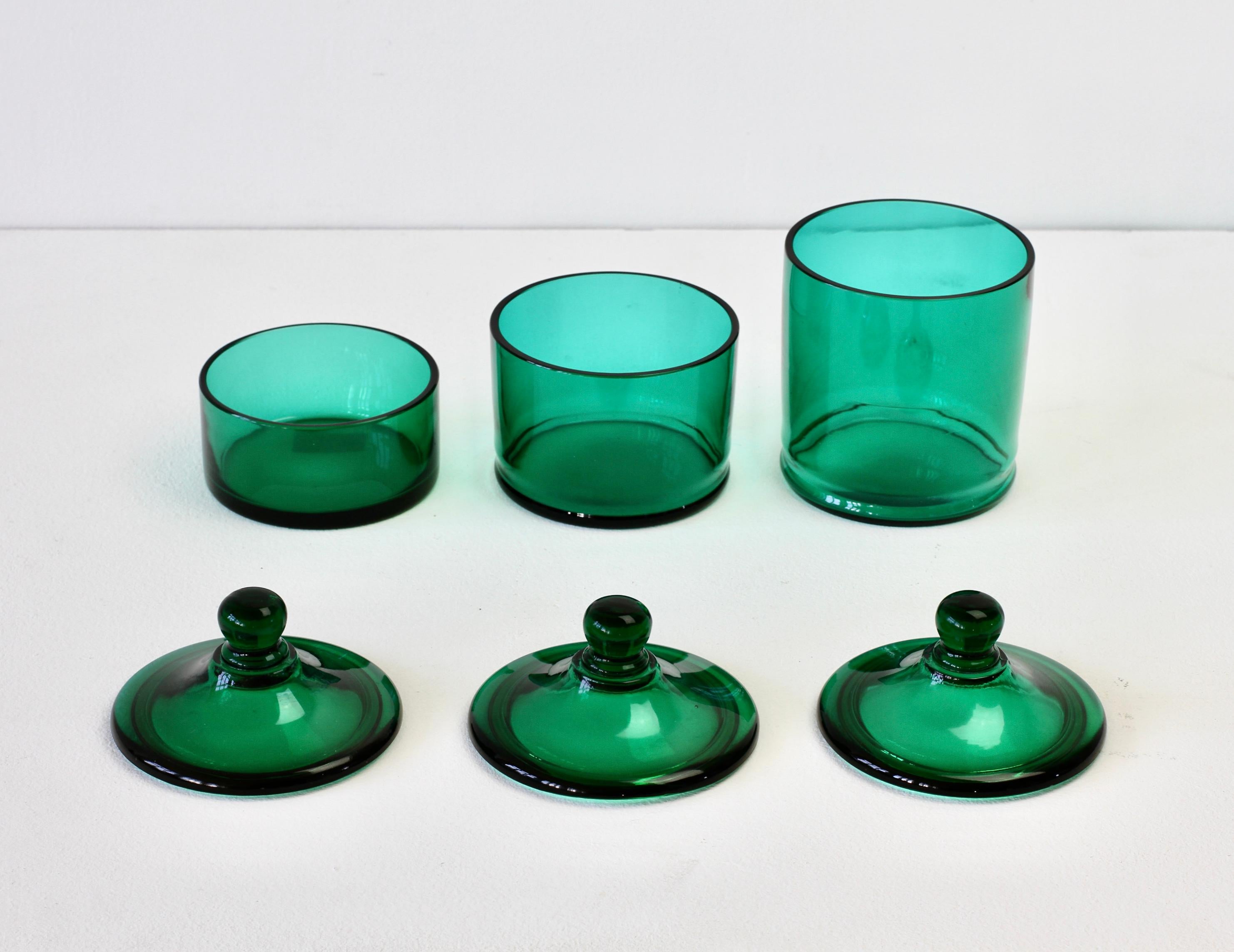 Cenedese Rare Vintage Trio of Green Glass Apothecary Lidded Jars Murano Italy For Sale 4