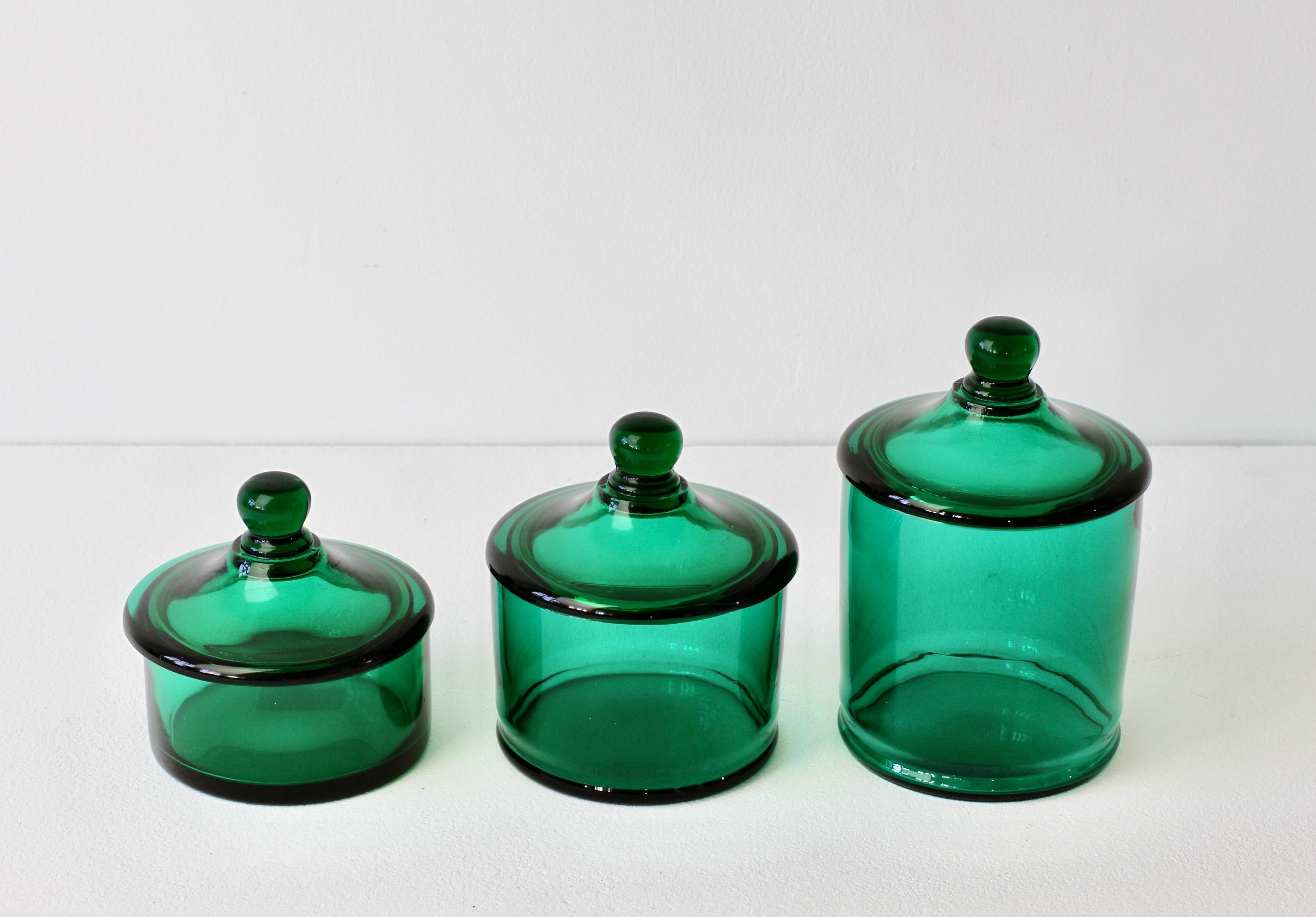 Trio rare de pots d'apothicaire à couvercle en verre vert Cenedese de Murano, Italie en vente 1