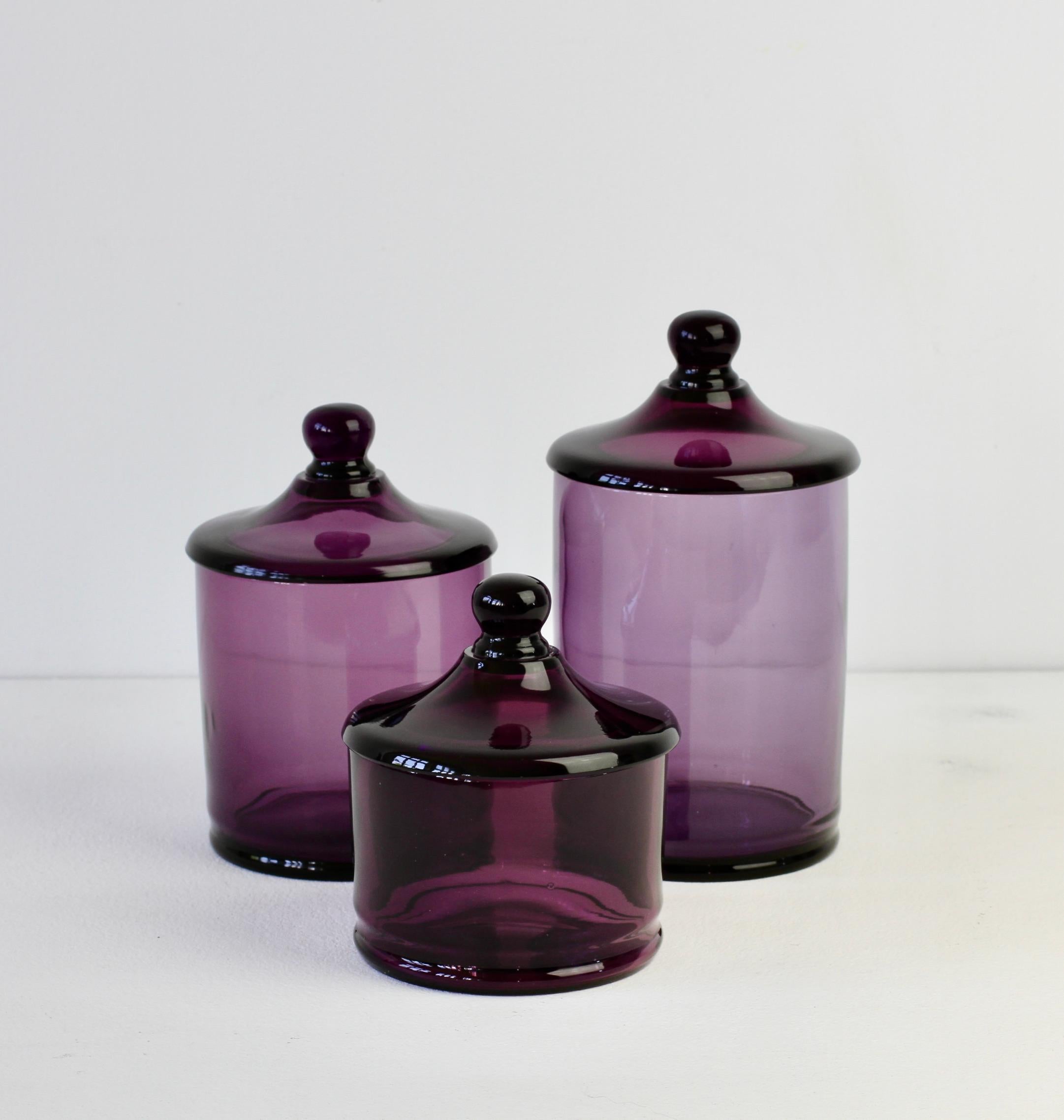 20ième siècle Trio rare de pots d'apothicaire à couvercle en verre violet Cenedese Vintage de Murano Italie 2 en vente