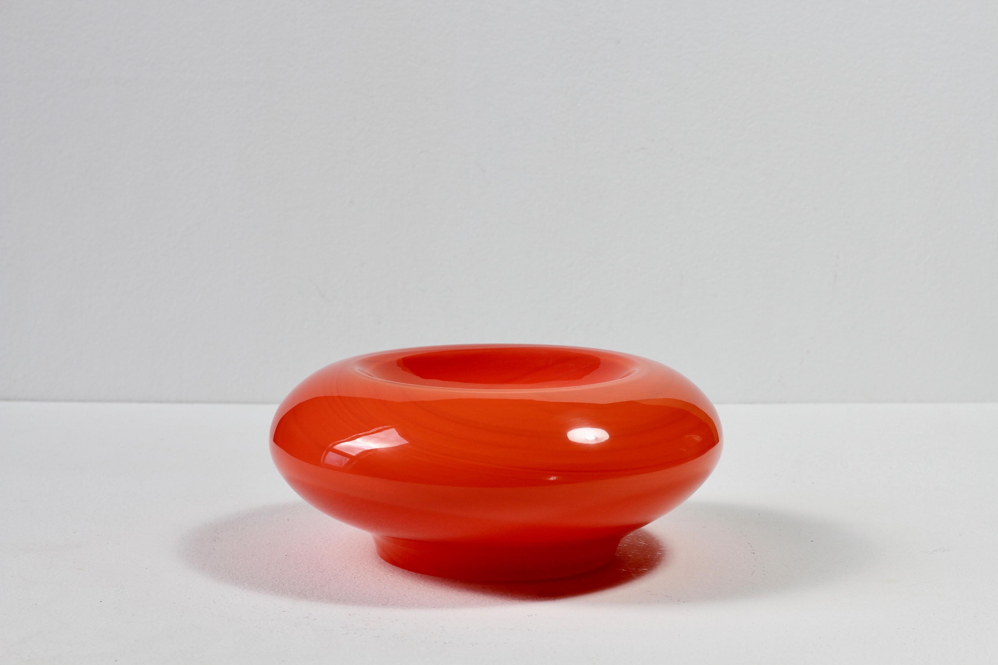 Verre brun Cenedese Red Mid-Century Modernity Italian Murano Glass Bowl or Vase attr. Nason en vente