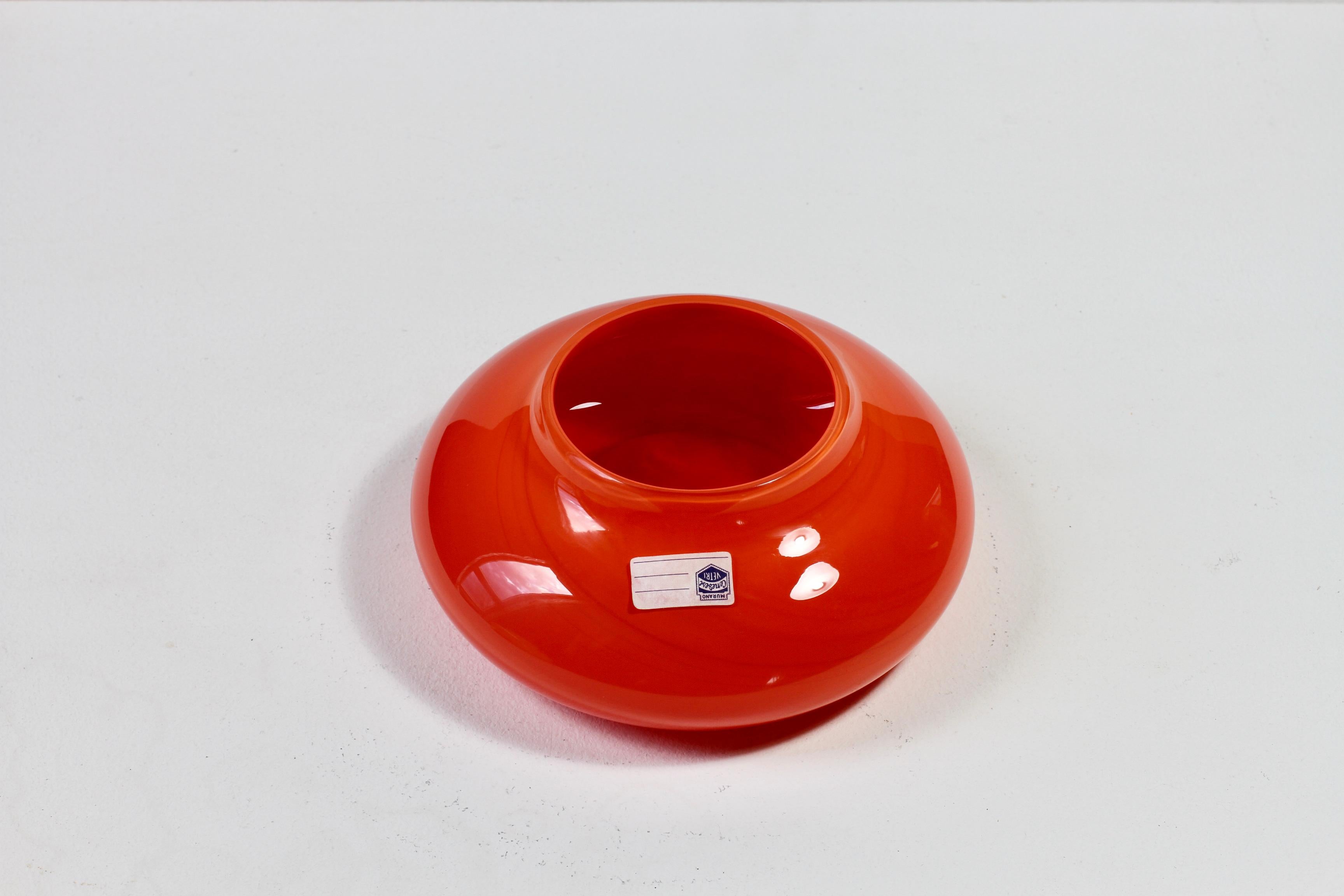 Cenedese Red Mid-Century Modernity Italian Murano Glass Bowl or Vase attr. Nason en vente 2