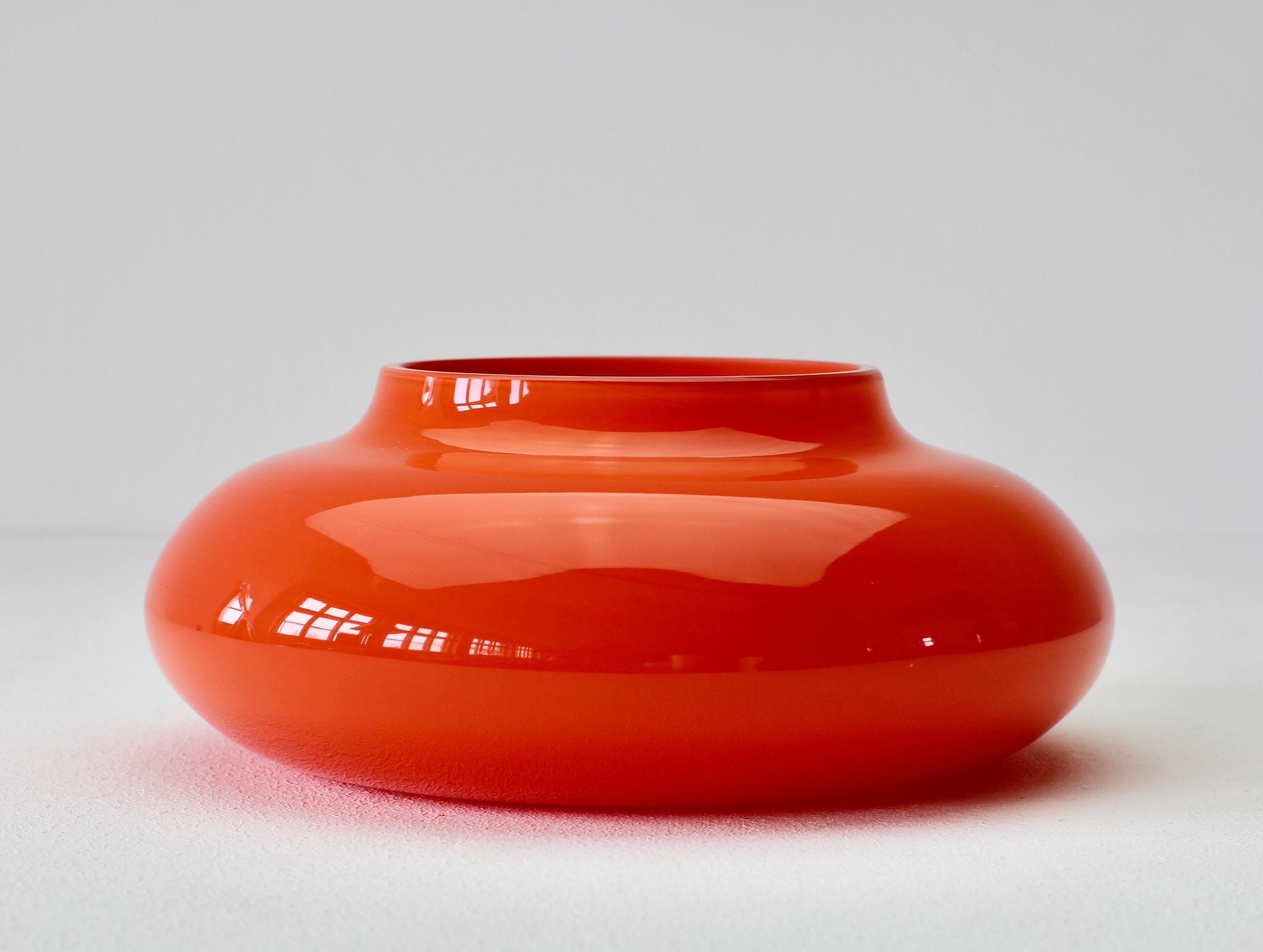 Cenedese Red Mid-Century Modern Italian Murano Glass Bowl or Vase In Good Condition For Sale In Landau an der Isar, Bayern
