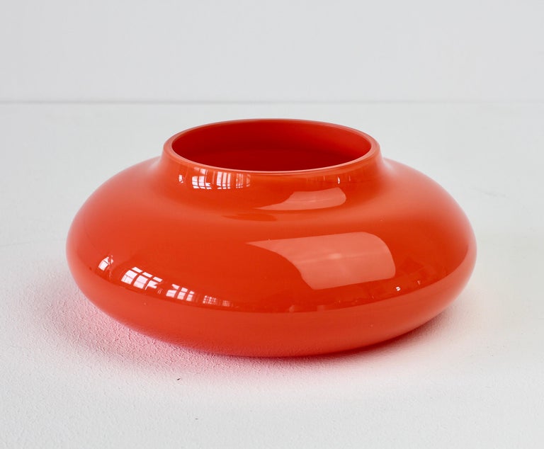 20th Century Cenedese Red Mid-Century Modern Italian Murano Glass Bowl or Vase For Sale