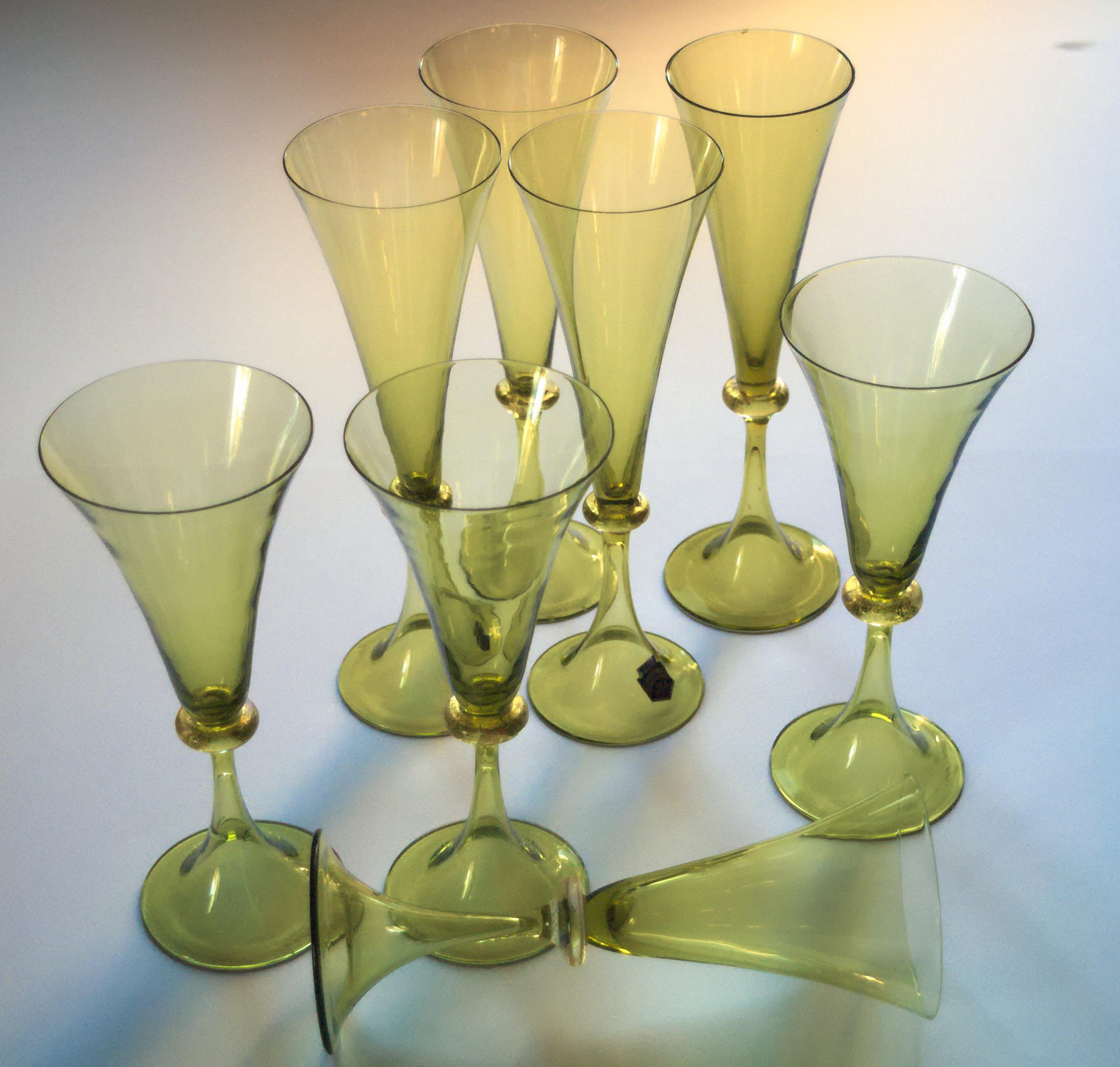 Cenedese Set of 8 Flutes Wine, Murano Green Glass Fume Gold Leaf, Signed Label 9