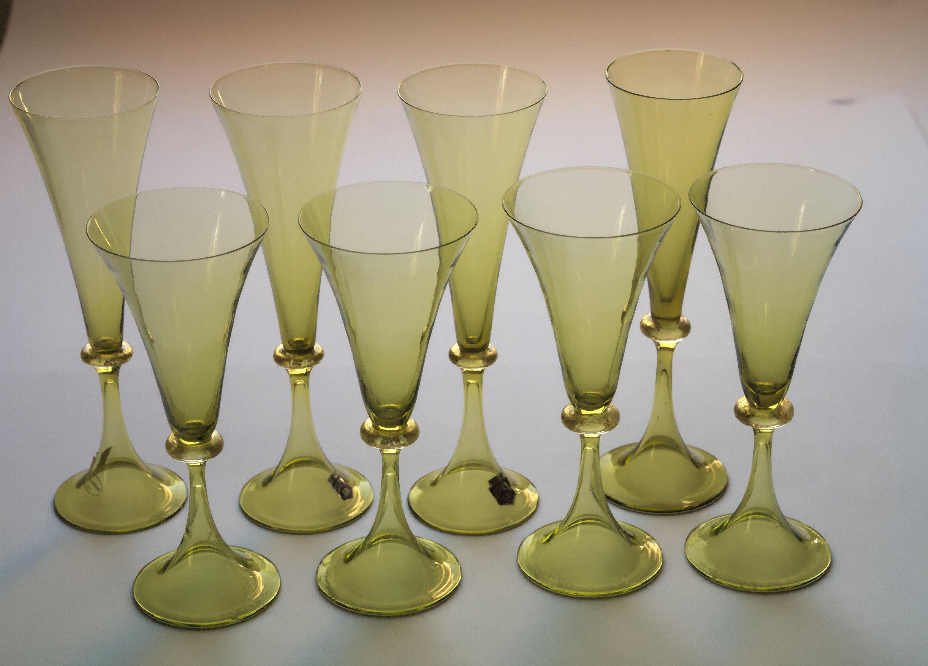 20th Century Cenedese Set of 8 Flutes Wine, Murano Green Glass Fume Gold Leaf, Signed Label