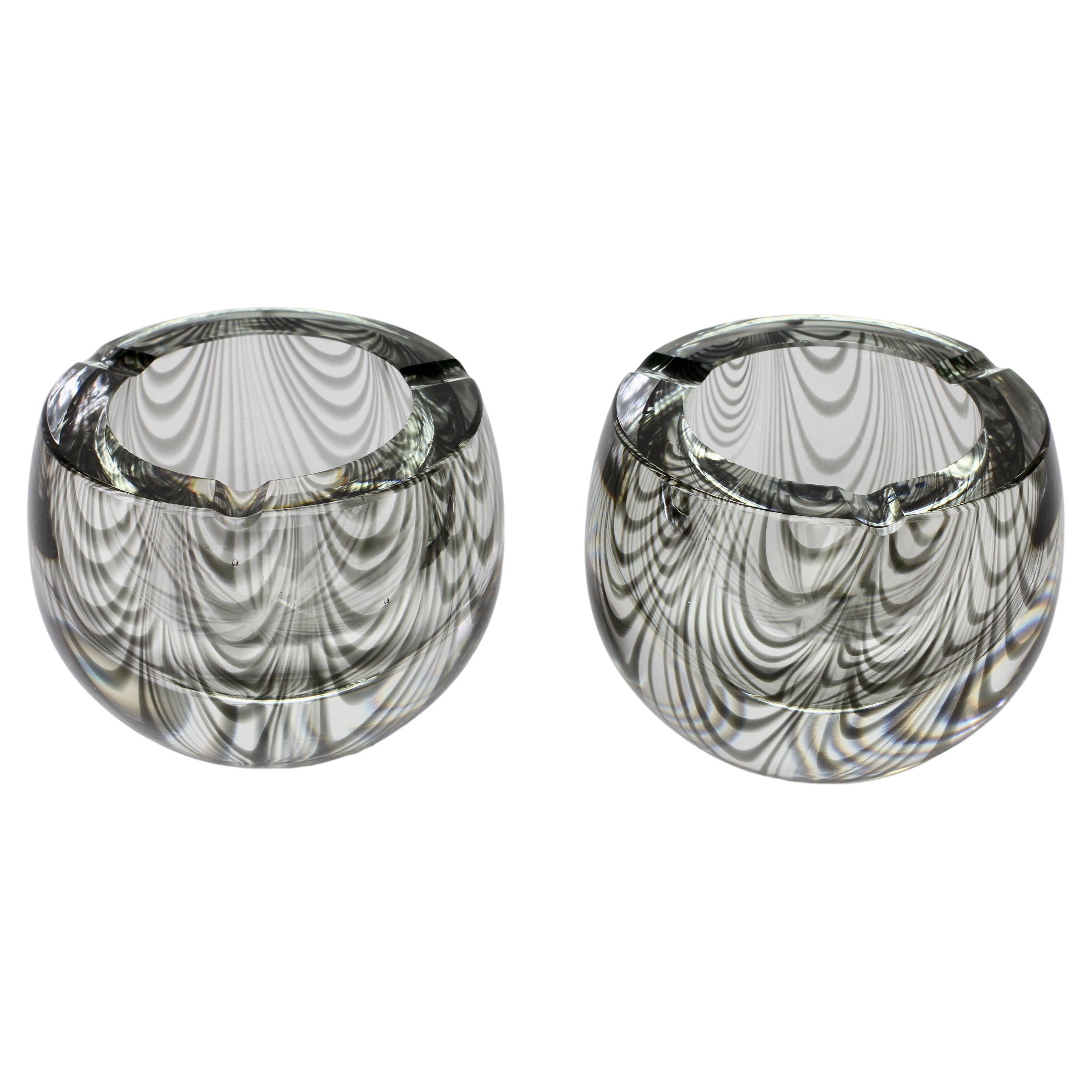 20th Century Cenedese Signed 1970s Pair of Italian Grey 'Zebrato' Clear Murano Glass Ashtrays For Sale