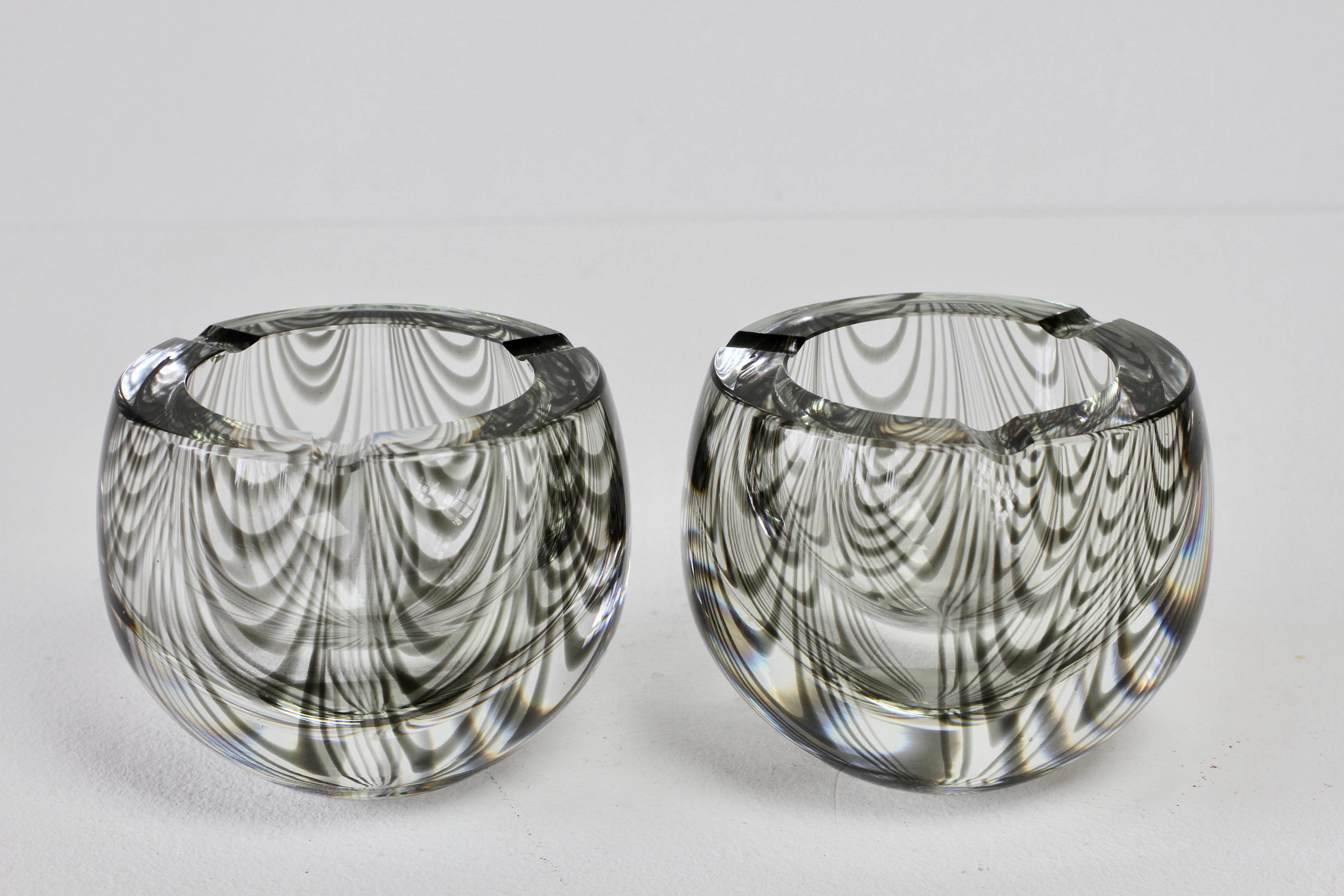 Blown Glass Cenedese Signed 1970s Pair of Italian Grey 'Zebrato' Clear Murano Glass Ashtrays For Sale