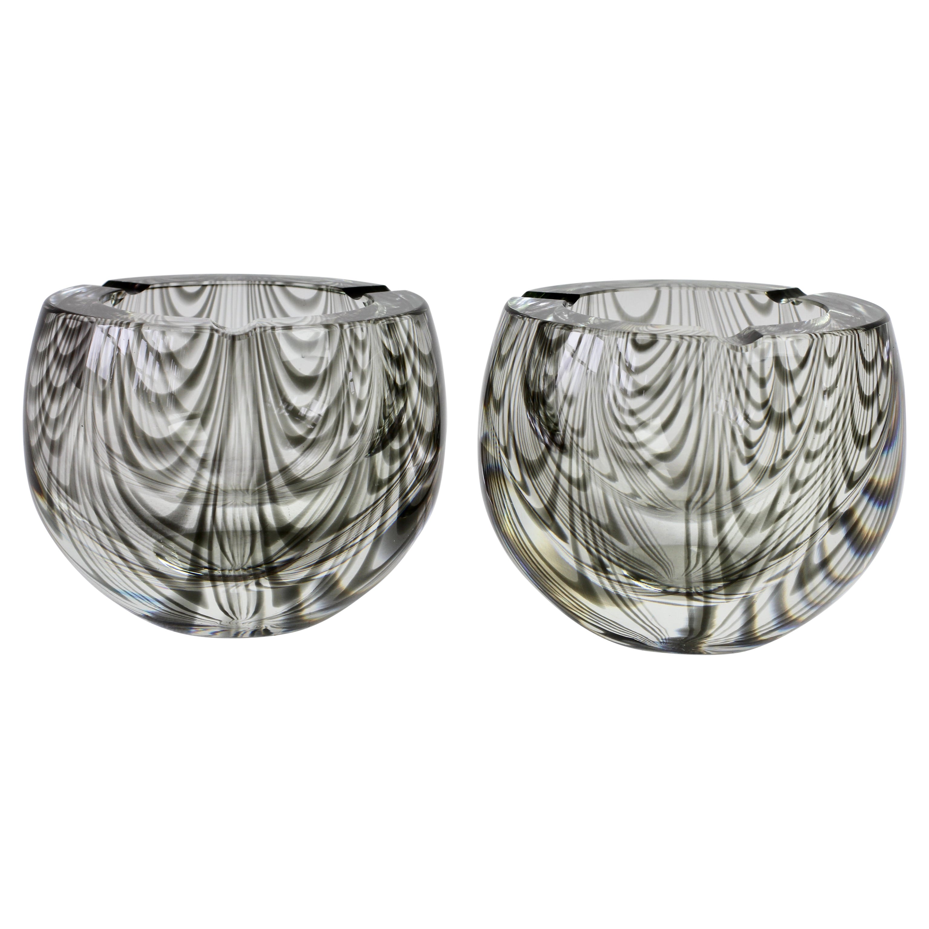 Coppia di posacenere in vetro di Murano grigio "Zebrato" trasparente firmati Cenedese 1970s in vendita