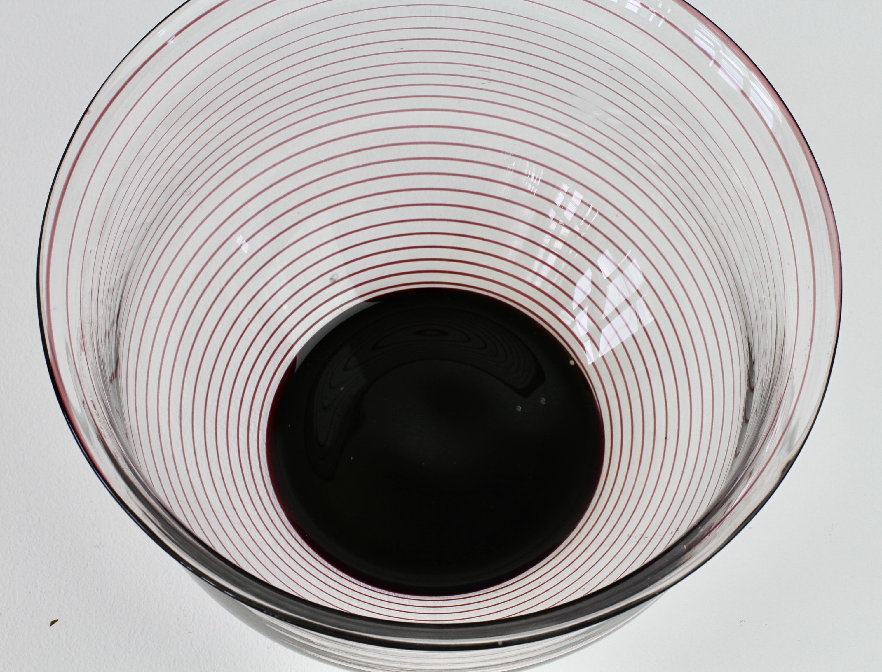 Cenedese Signé Grand bol à fruits en verre de Murano violet spiralé et transparent, vers les années 1980 en vente 2