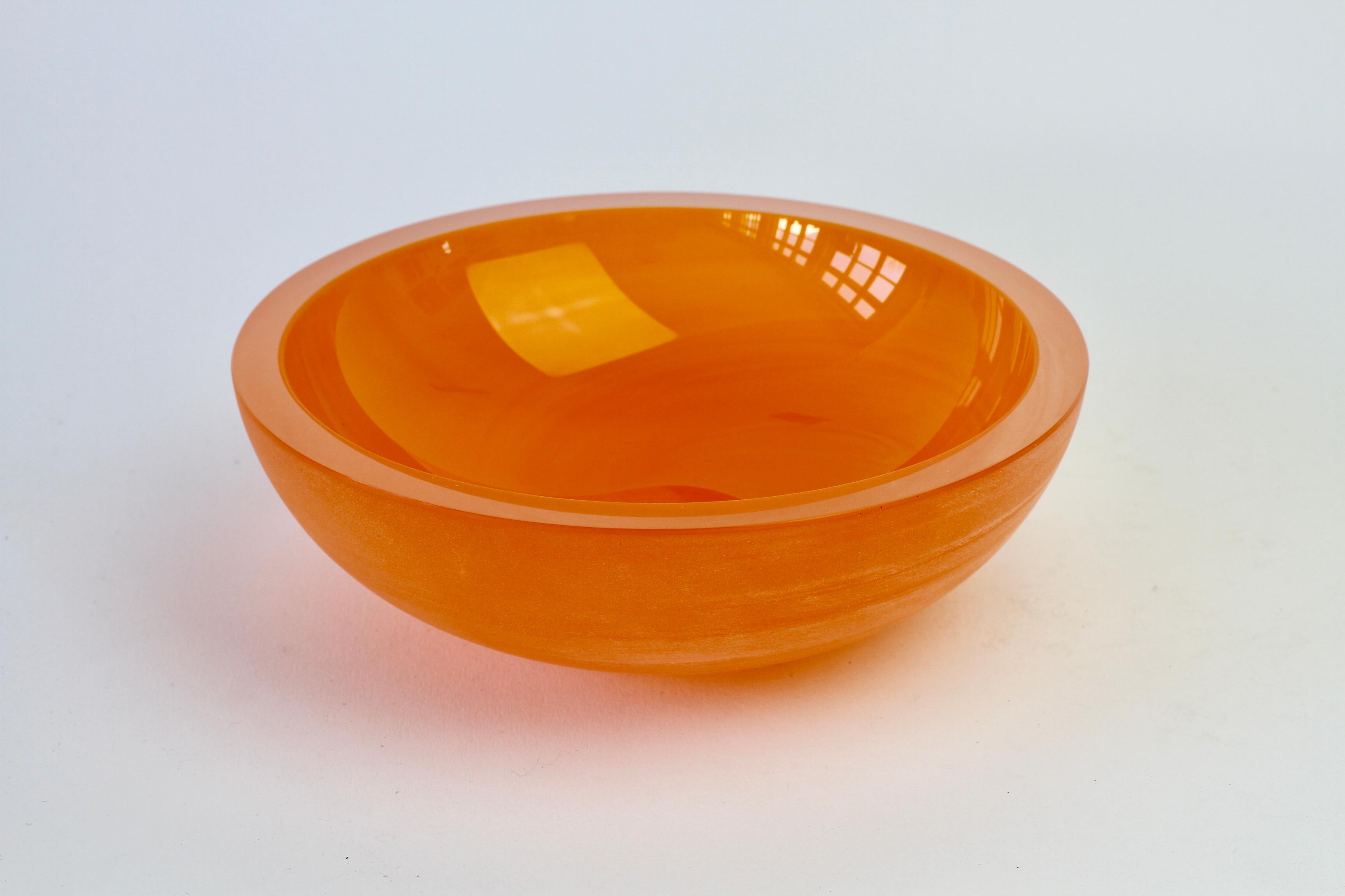 Große orangefarbene Schale oder Schale aus mattiertem Muranoglas, signiert von Cenedese, Vintage (Moderne der Mitte des Jahrhunderts) im Angebot